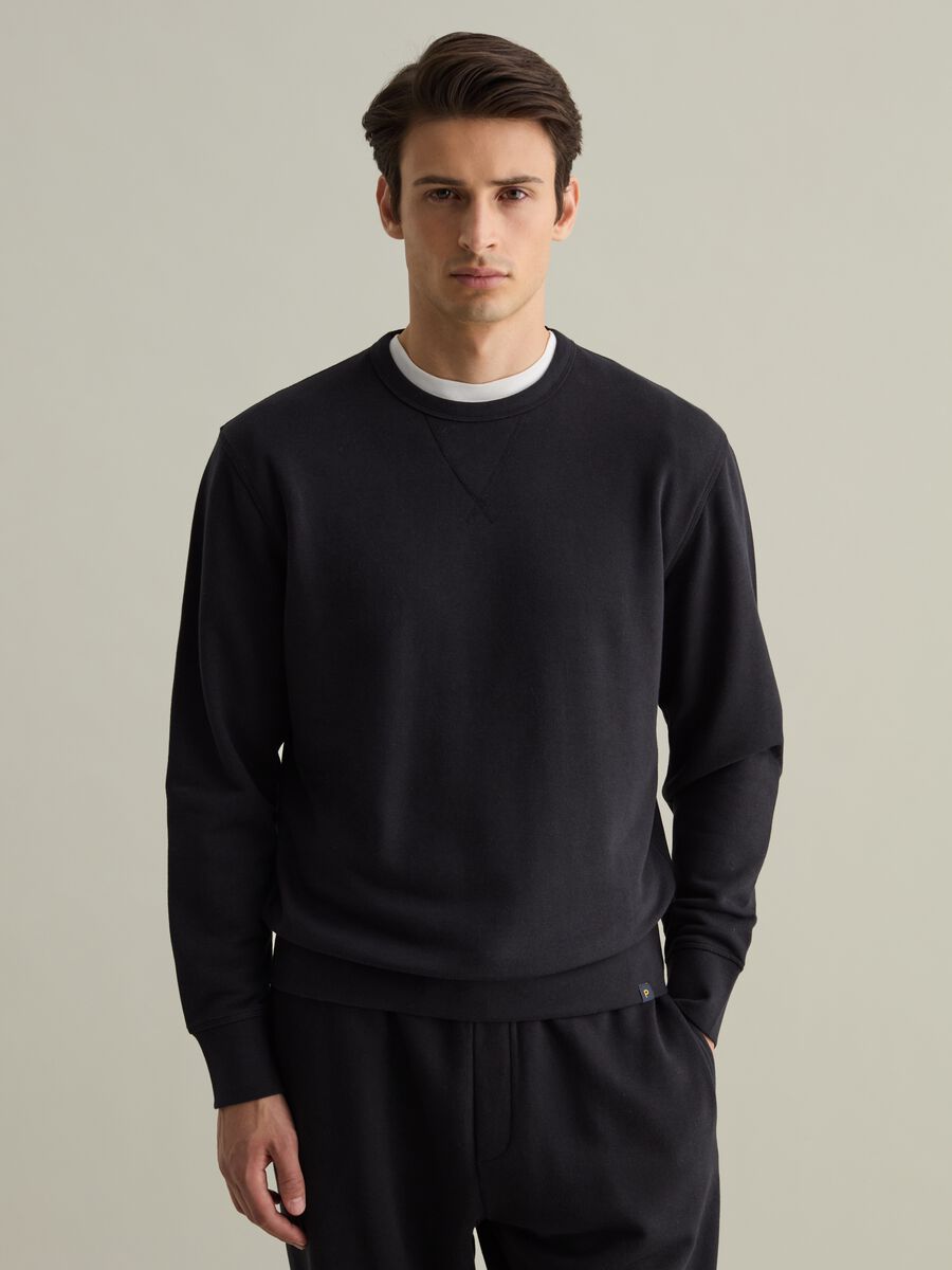 Sweatshirt with round neck and V detail_0