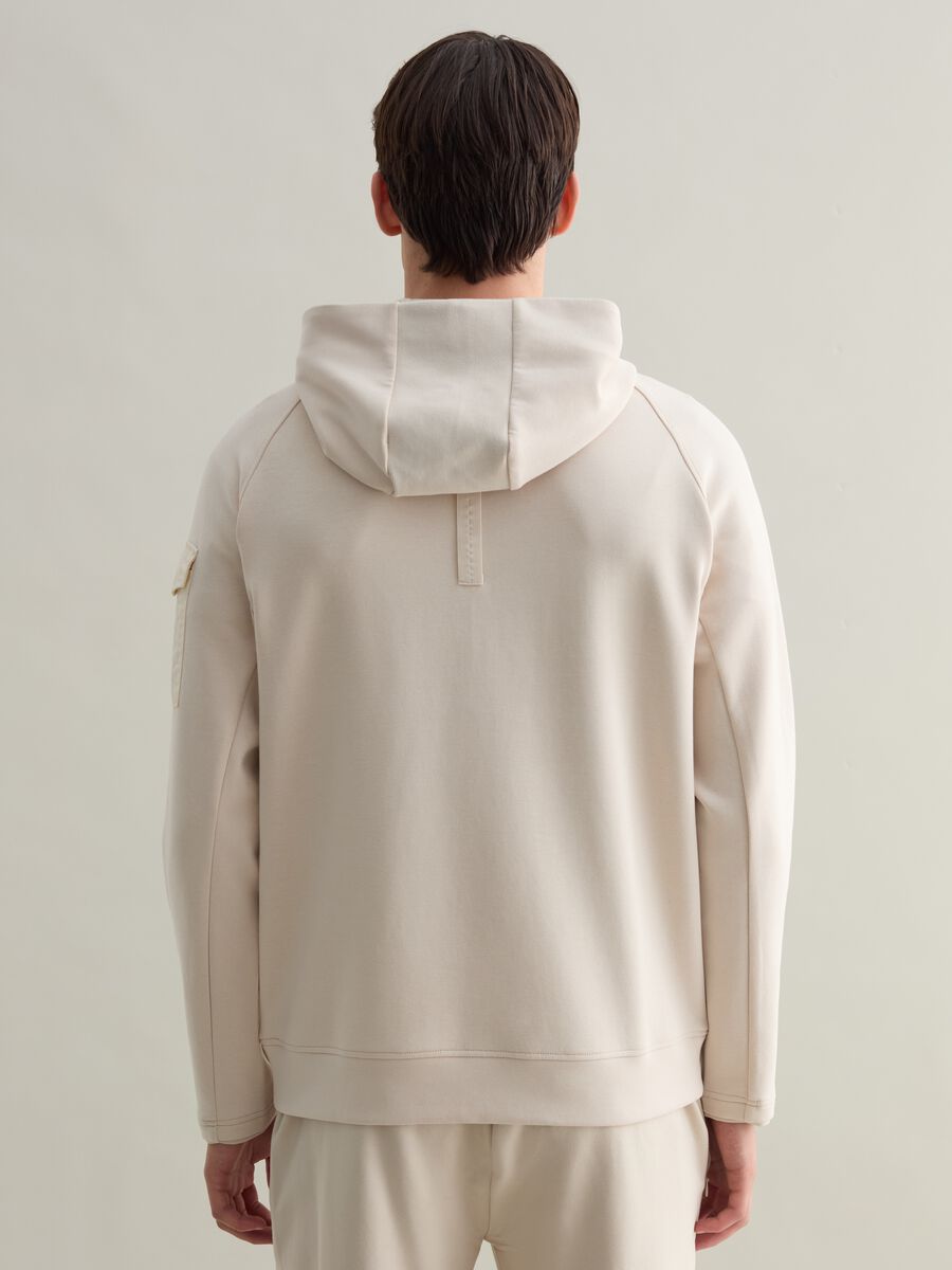 Tech sweatshirt with hood_2