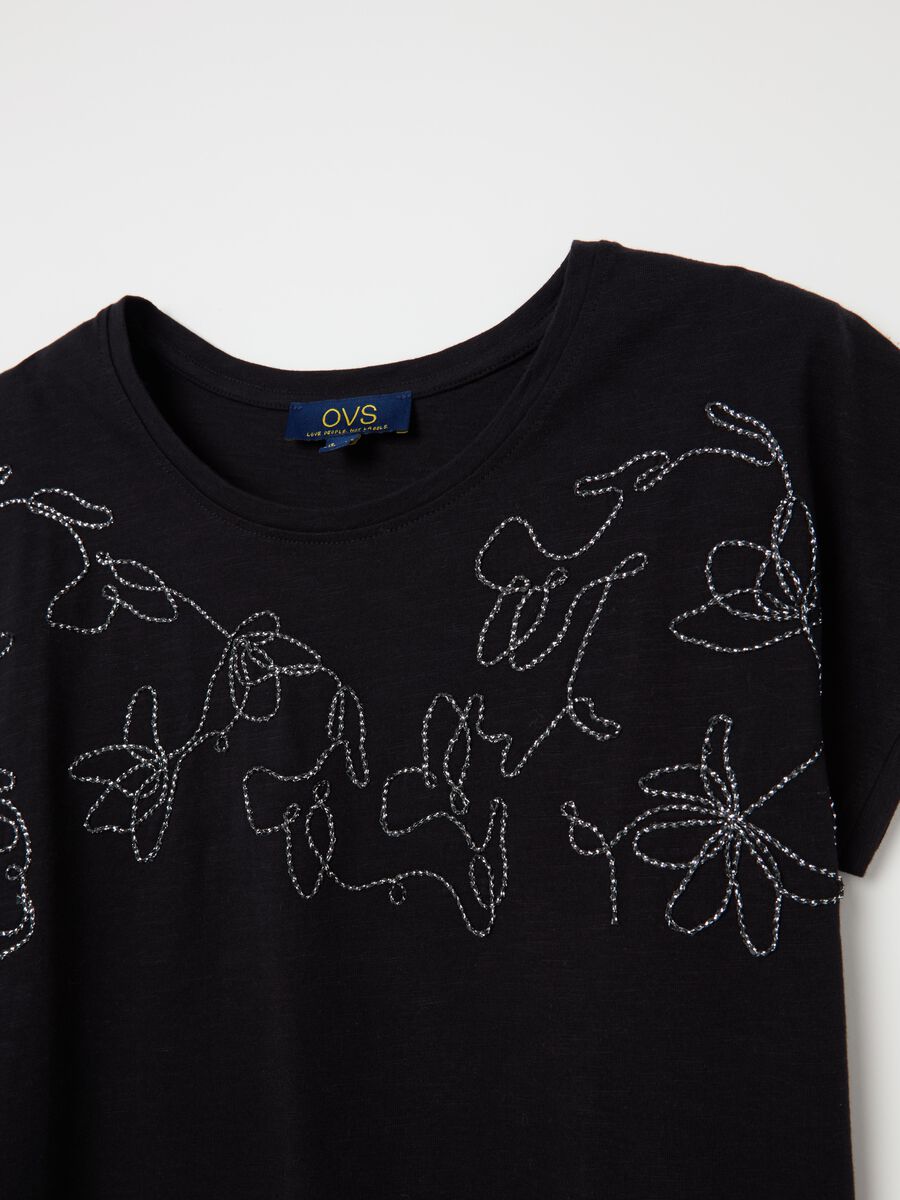 T-shirt with floral embroidery_5