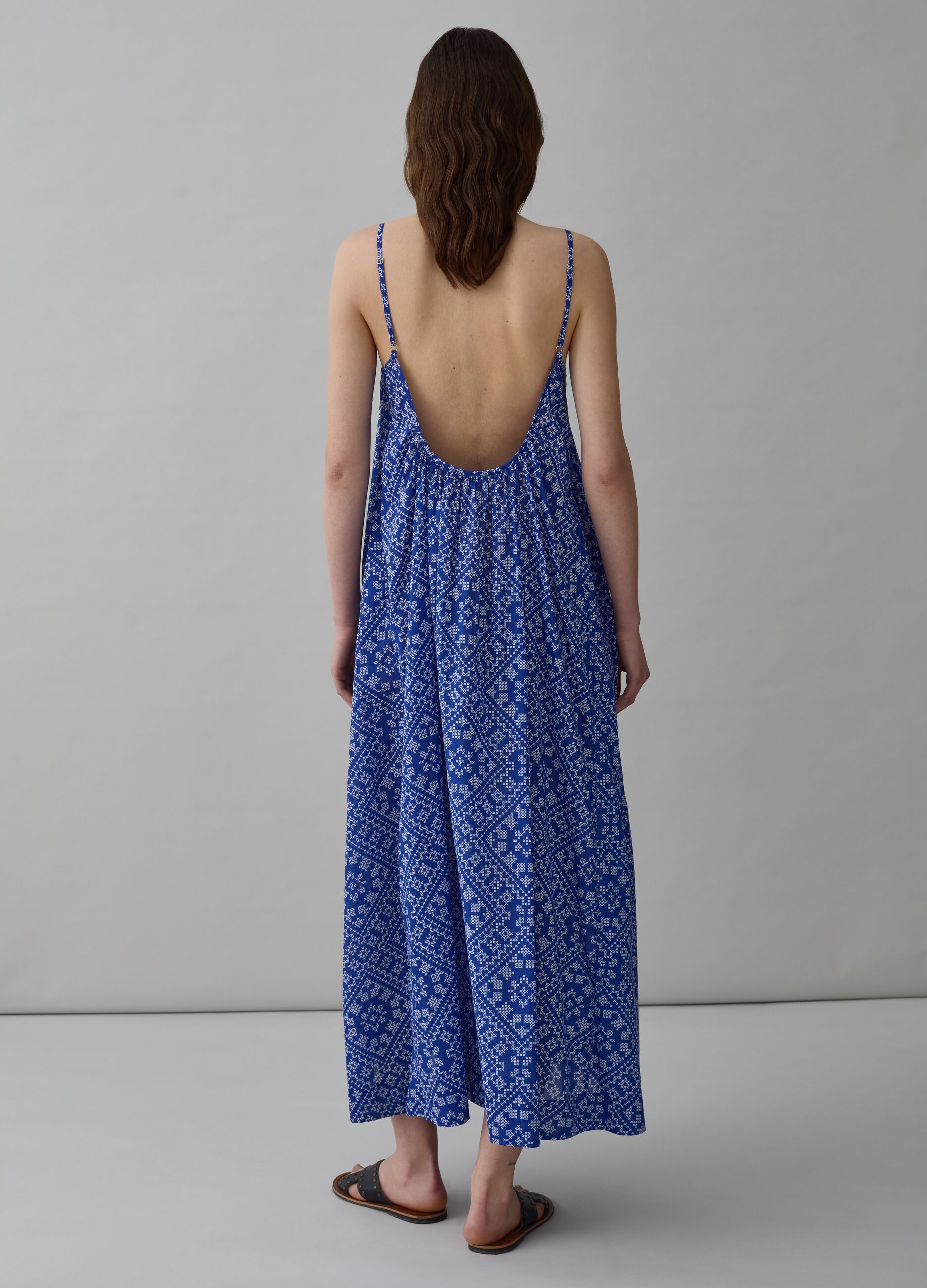 Long printed dress with bare back