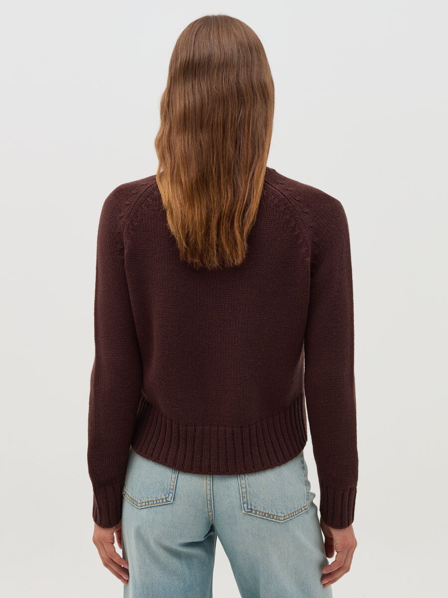 Pullover with raglan sleeves_2