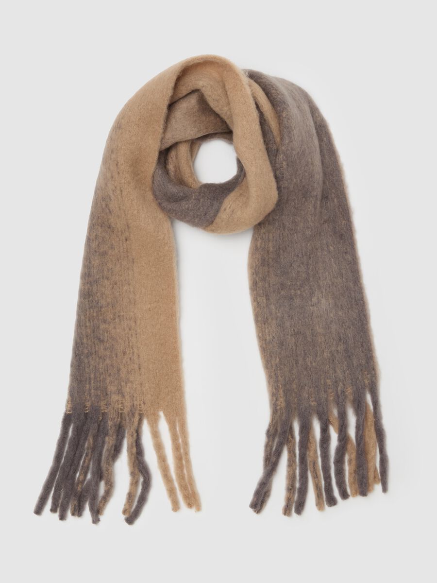 Two-tone scarf with fringes_0