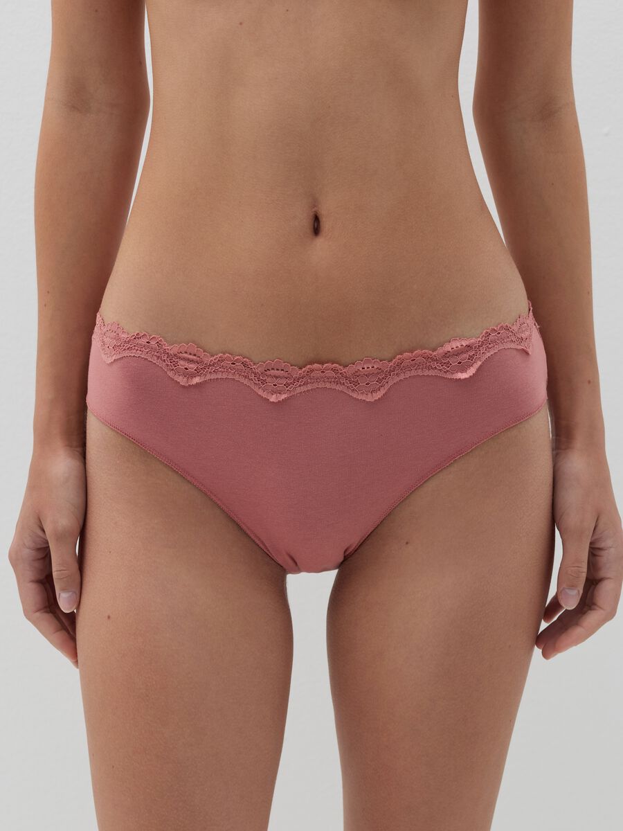 Briefs in organic cotton with lace trim_1