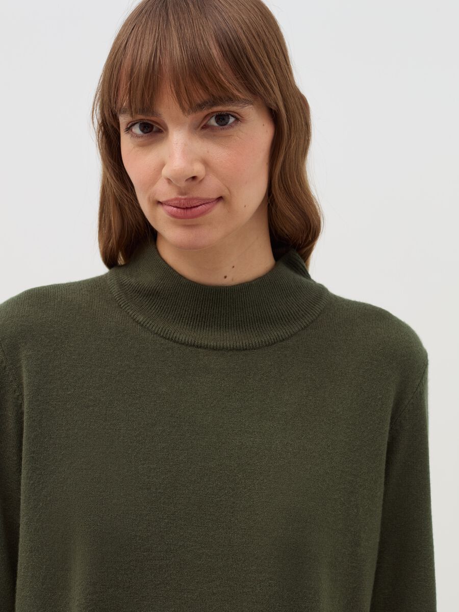 Long-sleeved top with mock neck_3