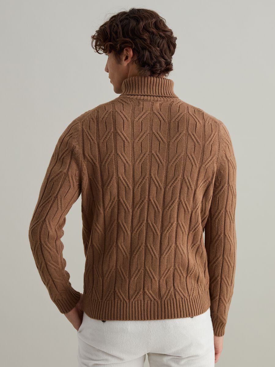 Contemporary cable-knit turtleneck_3