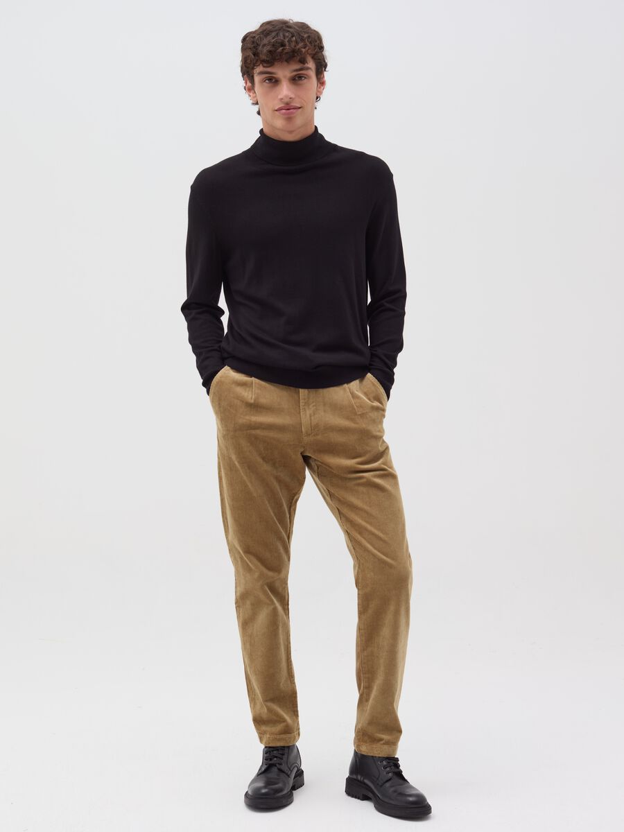 Chino jogger trousers in corduroy_0