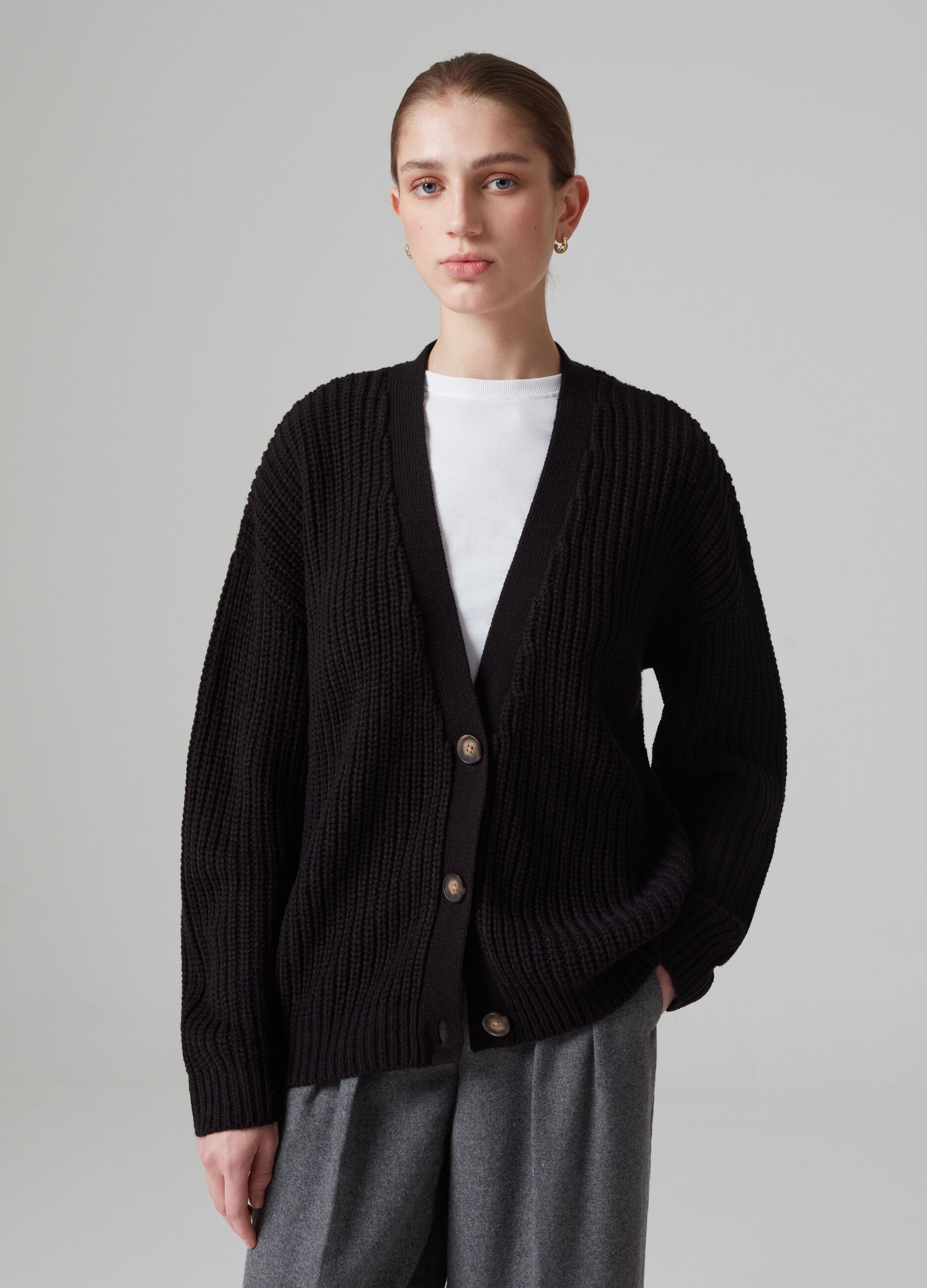 Ribbed cardigan with V neck