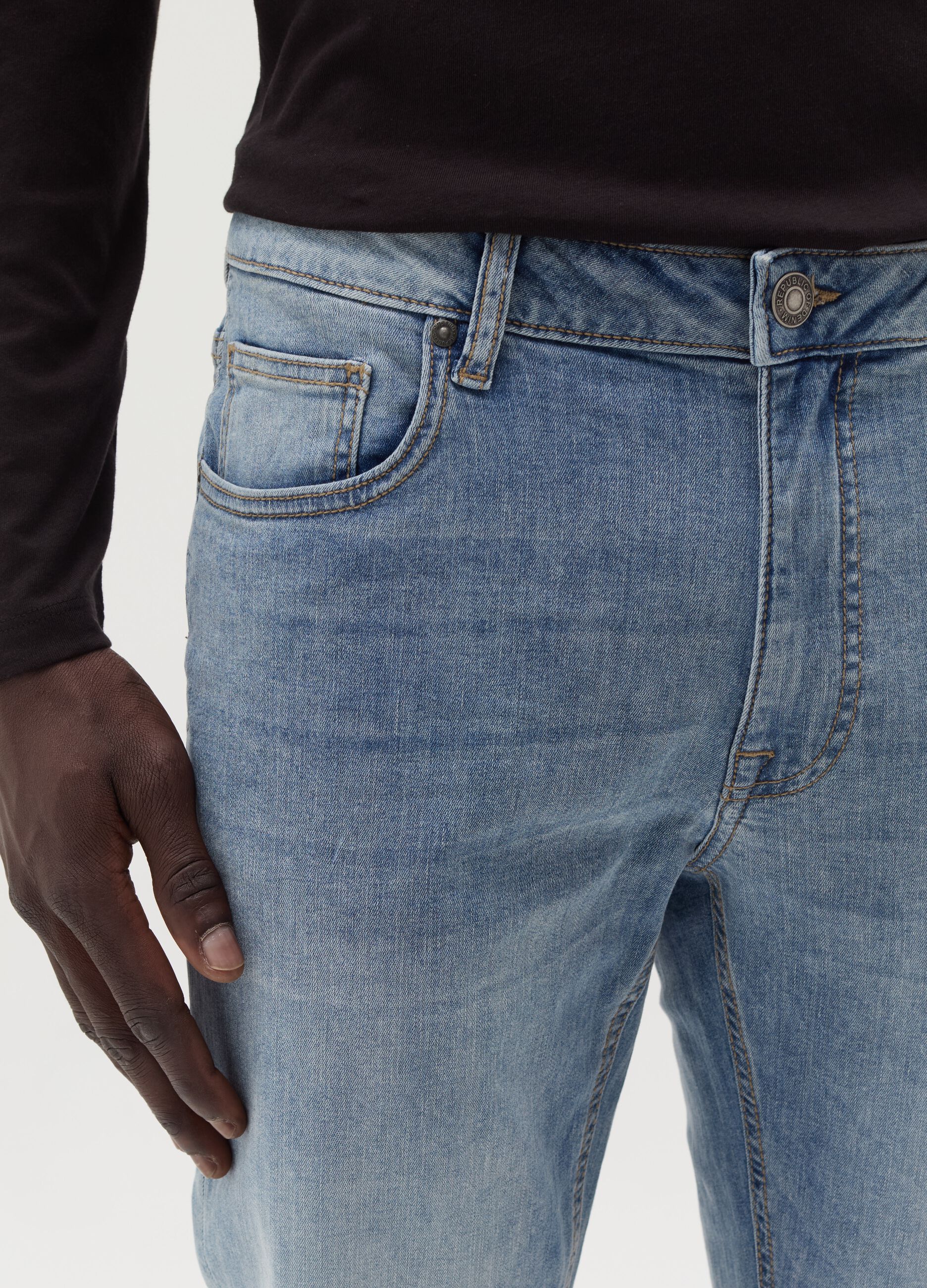 Slim-fit stretch jeans with five pockets