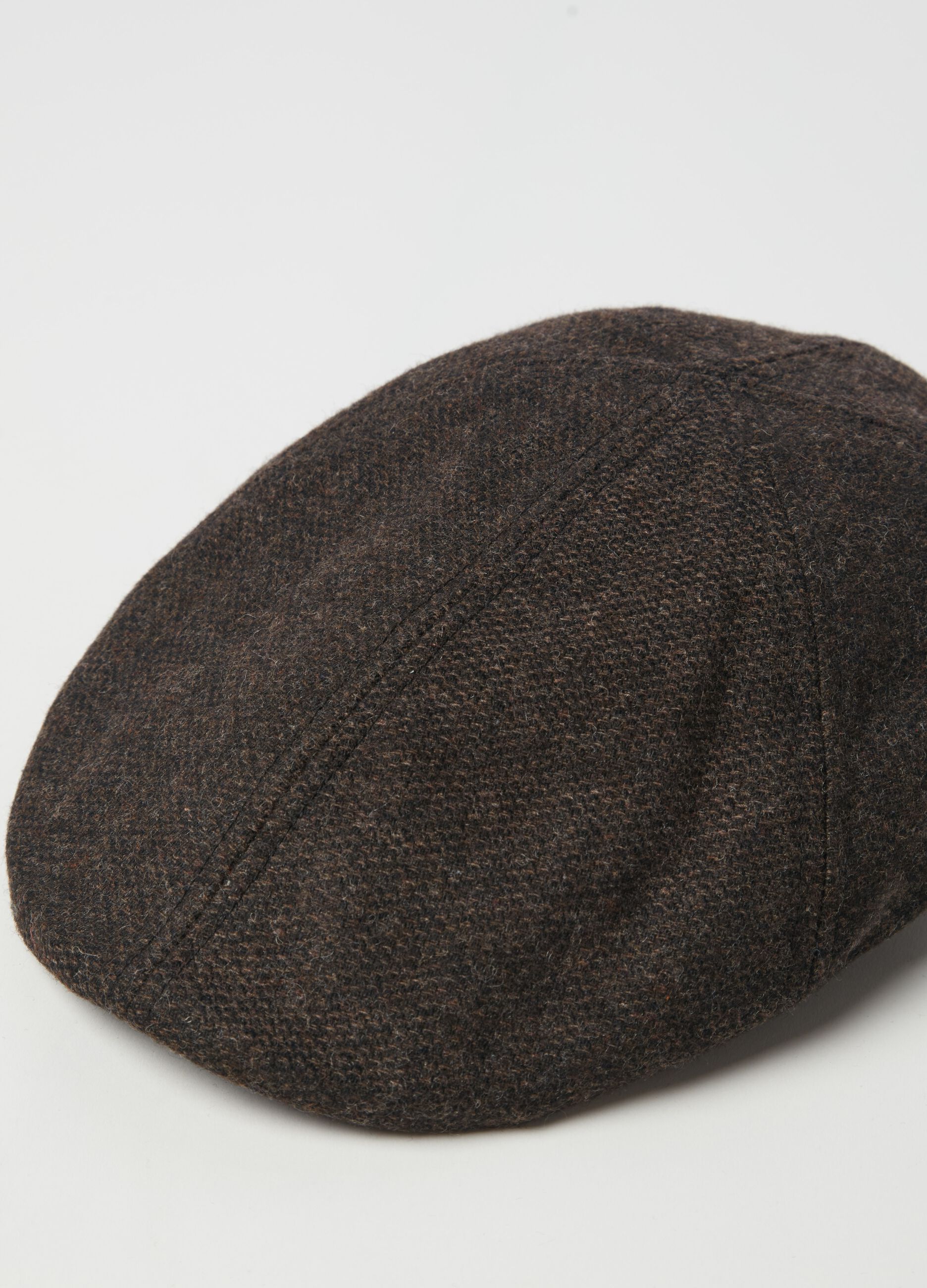 Flat cap with micro weave