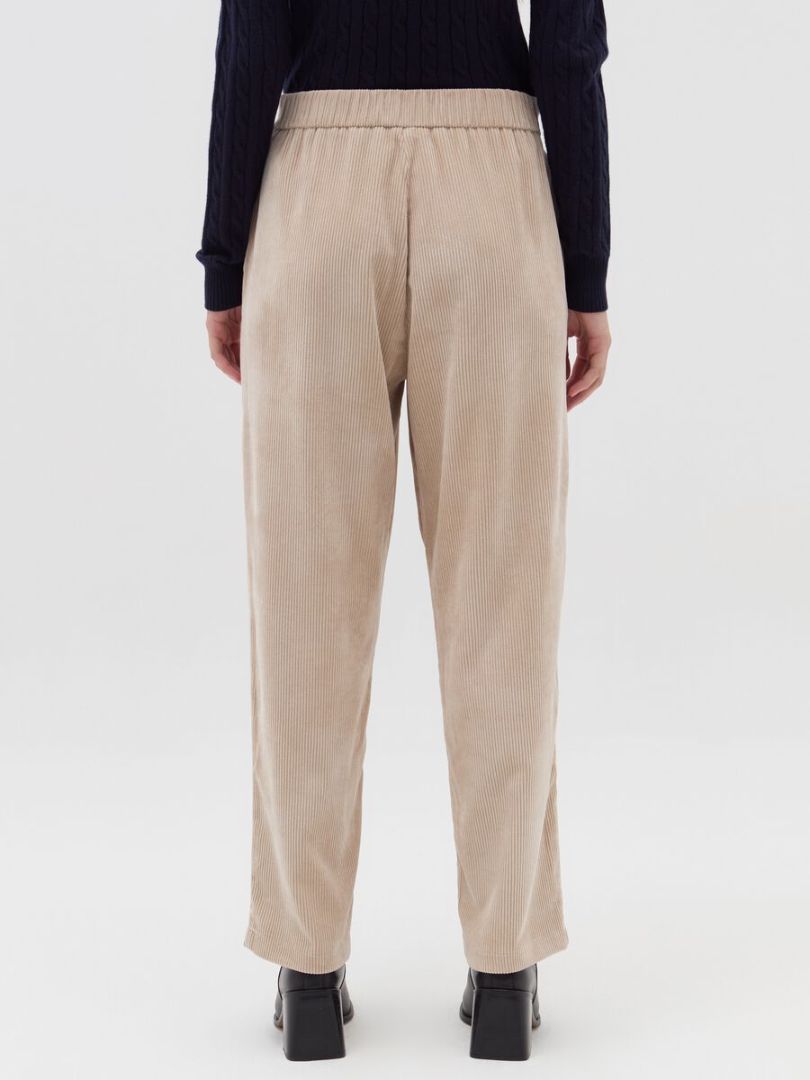 Carrot-fit trousers in corduroy with darts_2