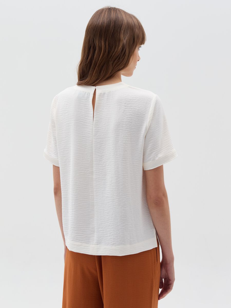 Blusa efecto arrugado con aberturas_2