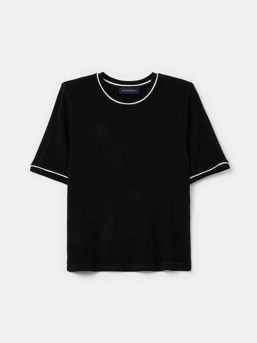 Contemporary T-shirt with contrasting piping_4