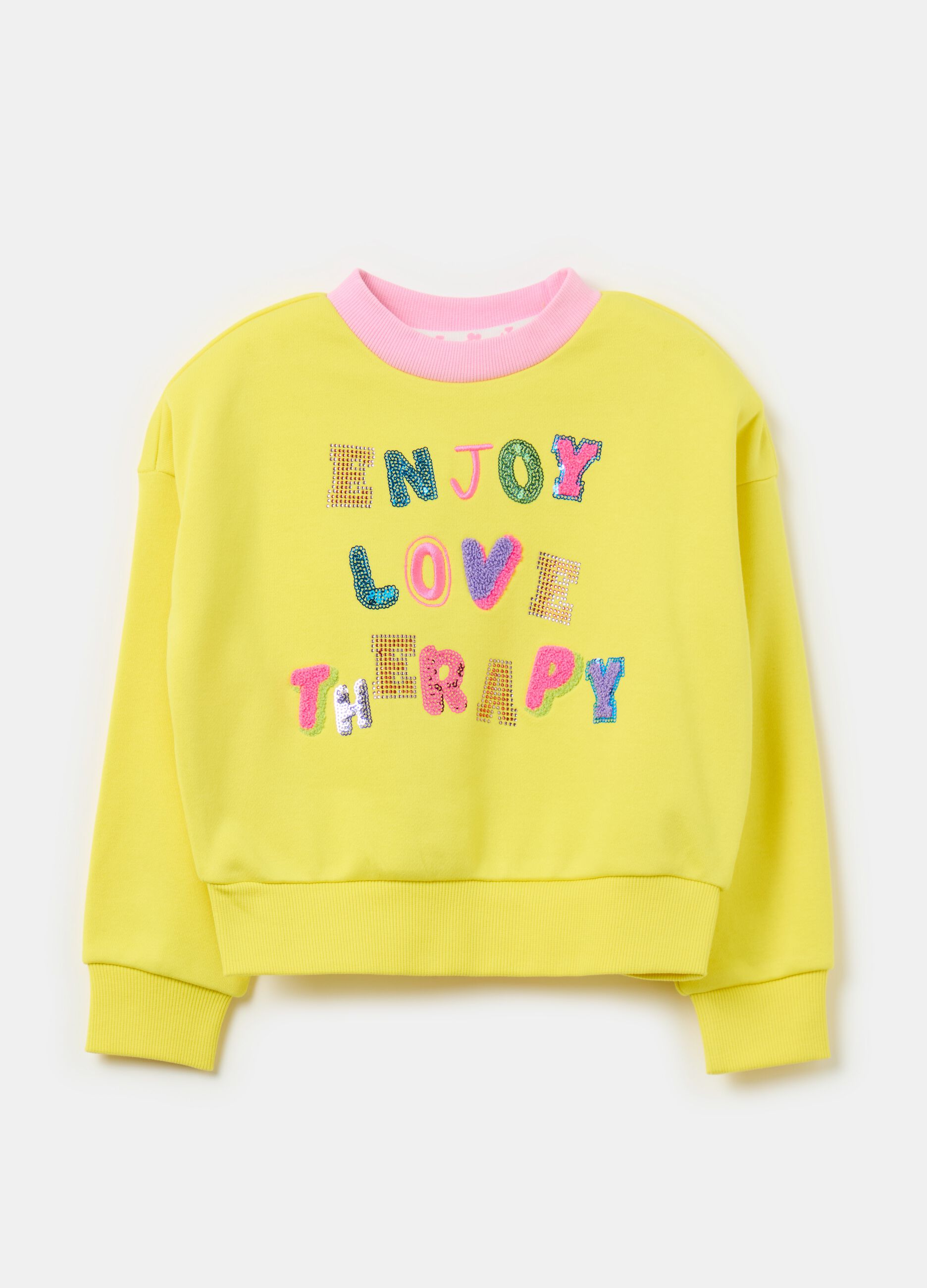 Sweatshirt with lettering application