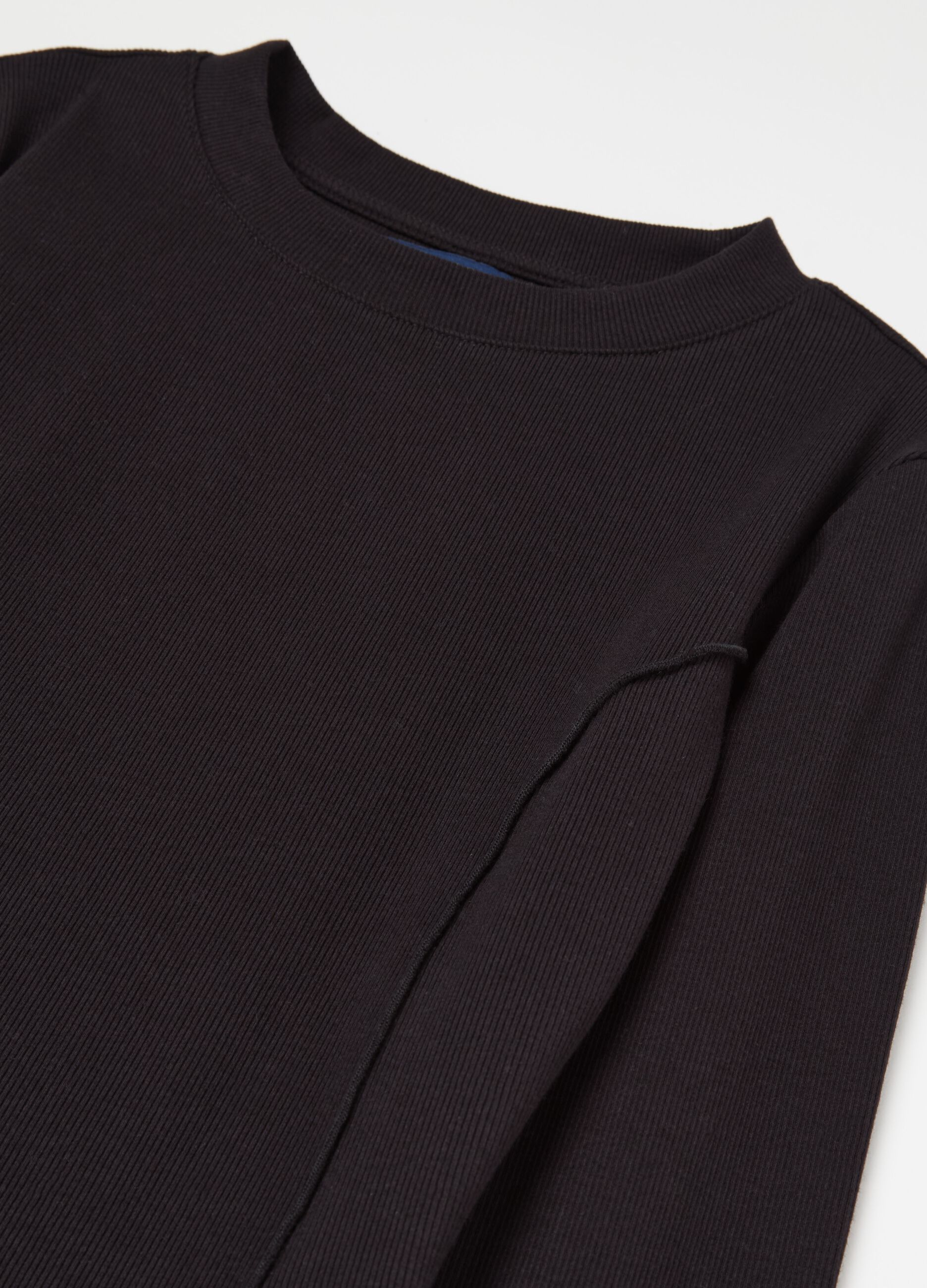 Ribbed T-shirt with raised stitching