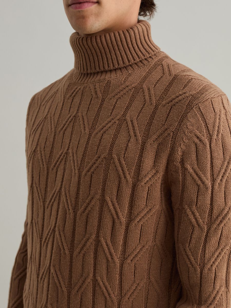 Contemporary cable-knit turtleneck_2