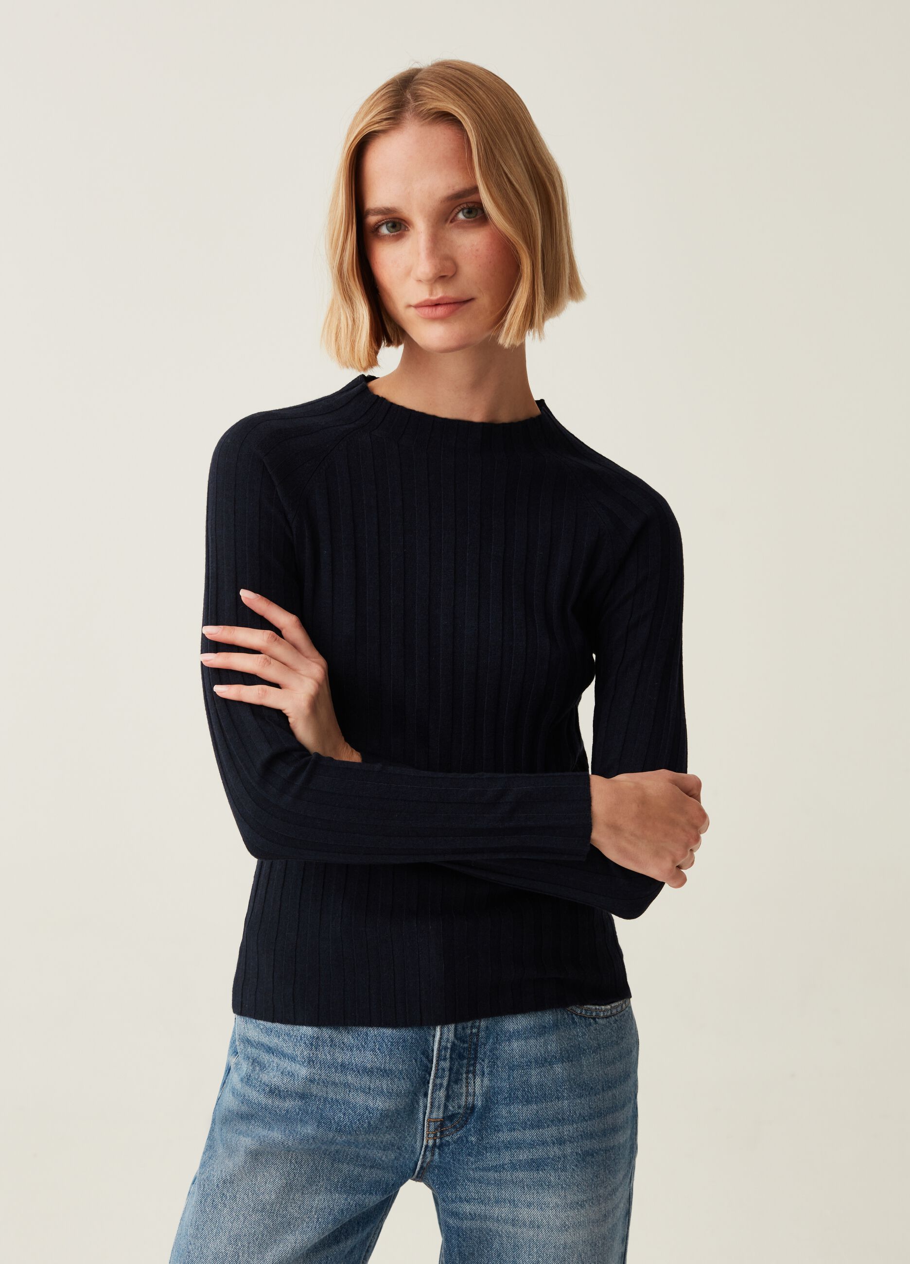 Flat-ribbed top with mock neck