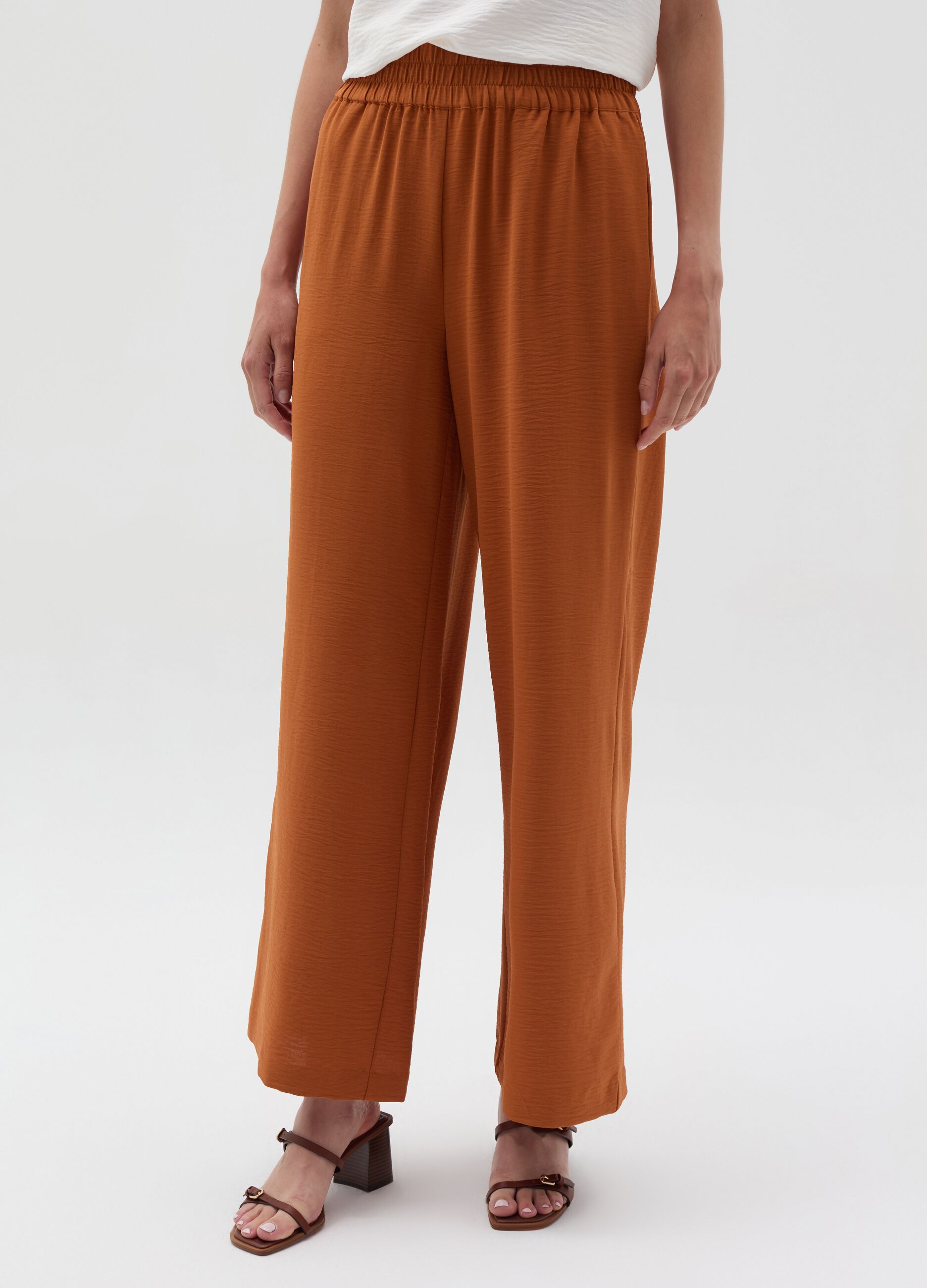 Crinkle-effect fluid trousers