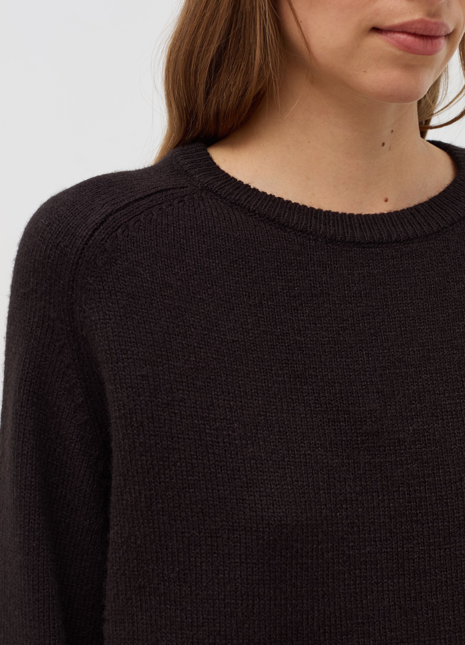 Pullover with raglan sleeves