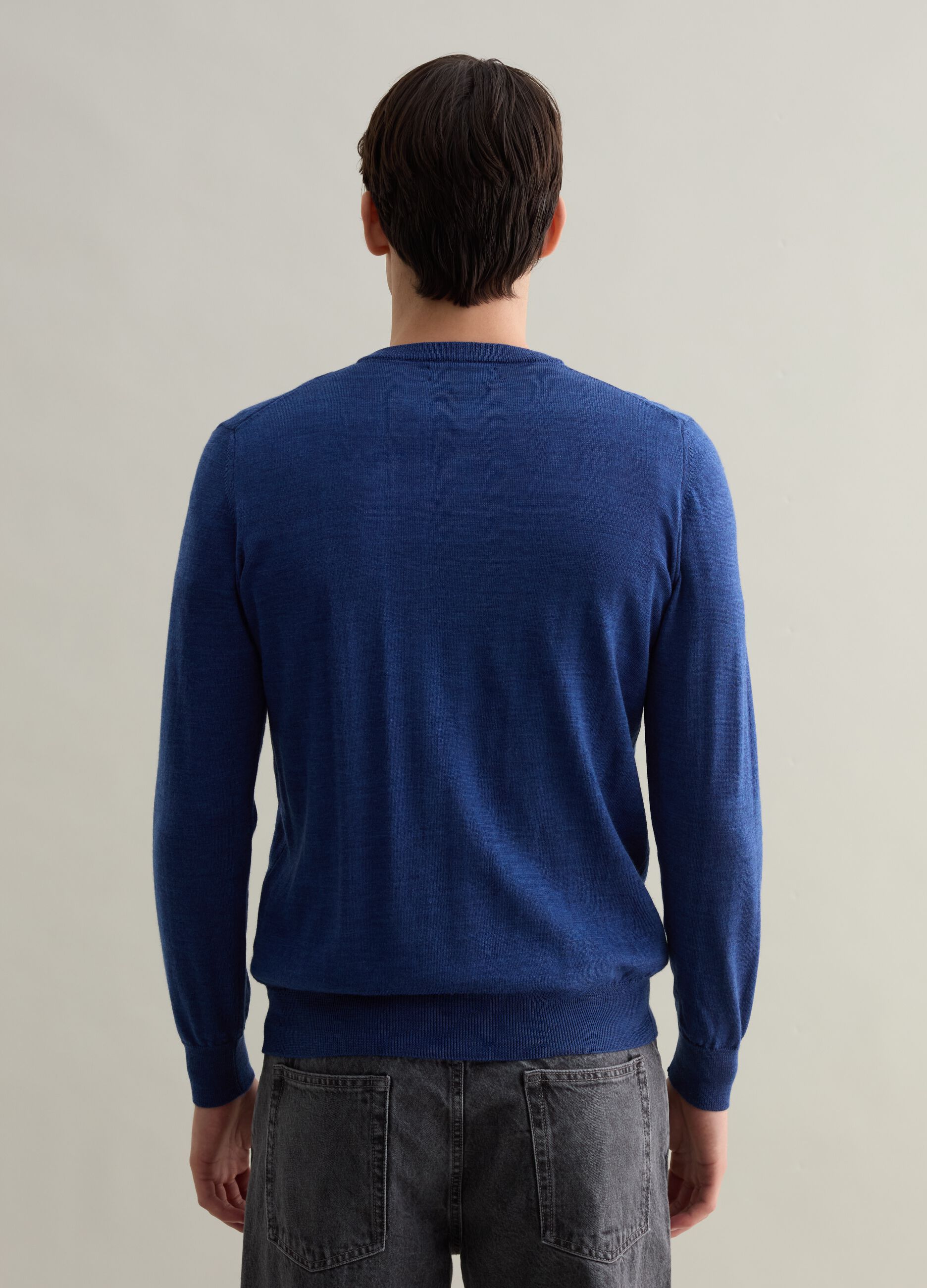 Merino wool pullover with V neck