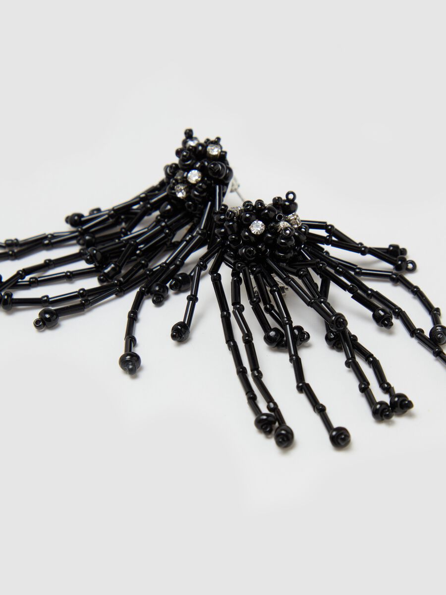 Pendant earrings with fringing and beads_1