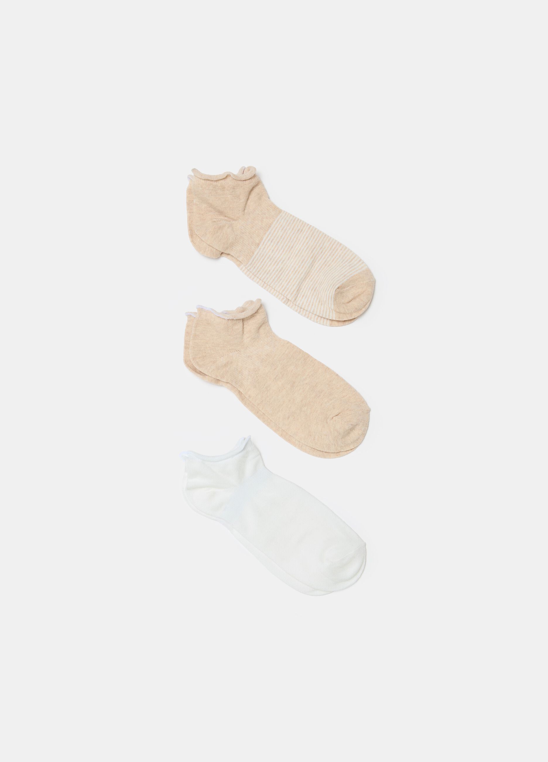 Three-pair pack shoe liners with wavy hem