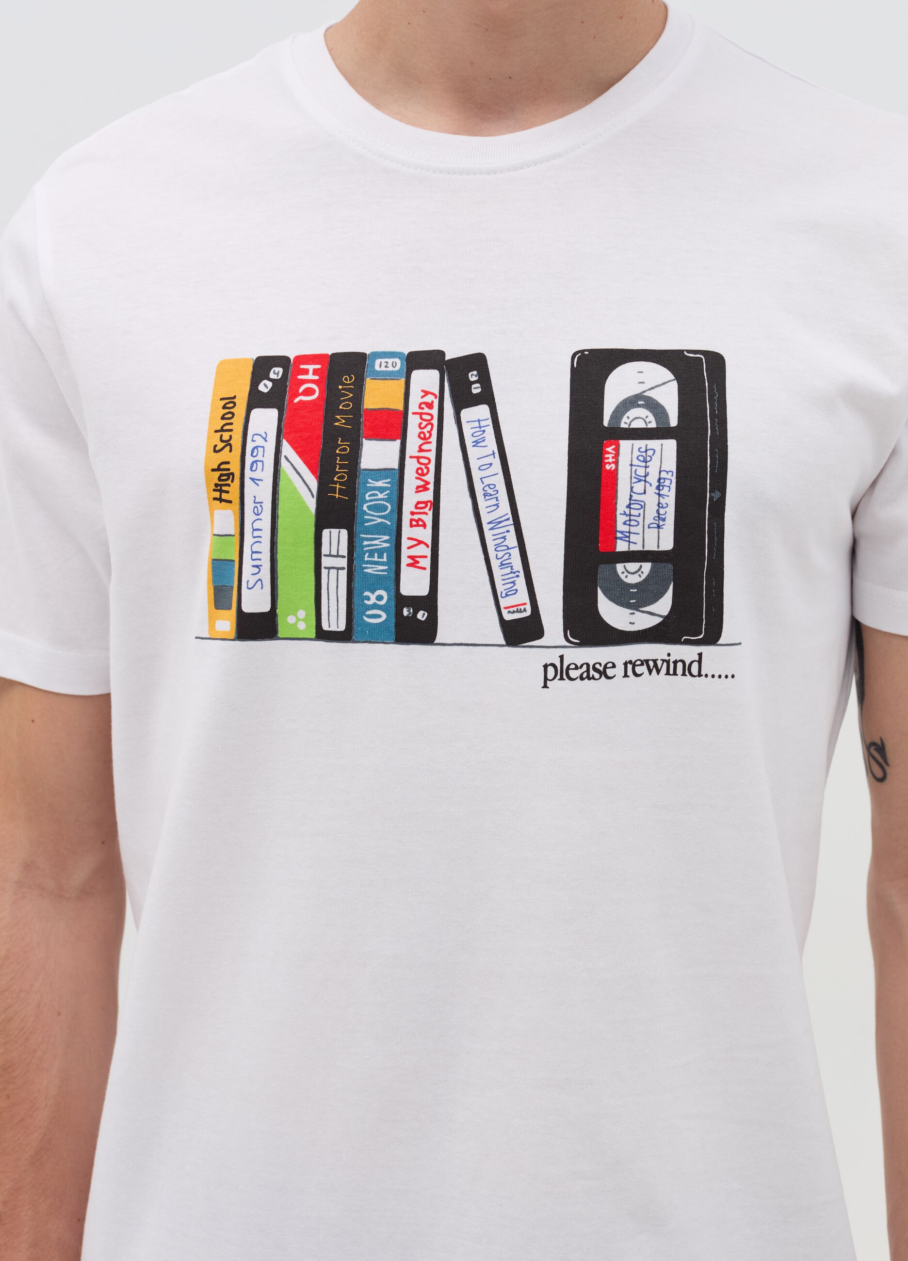 T-shirt with “Please Rewind” print