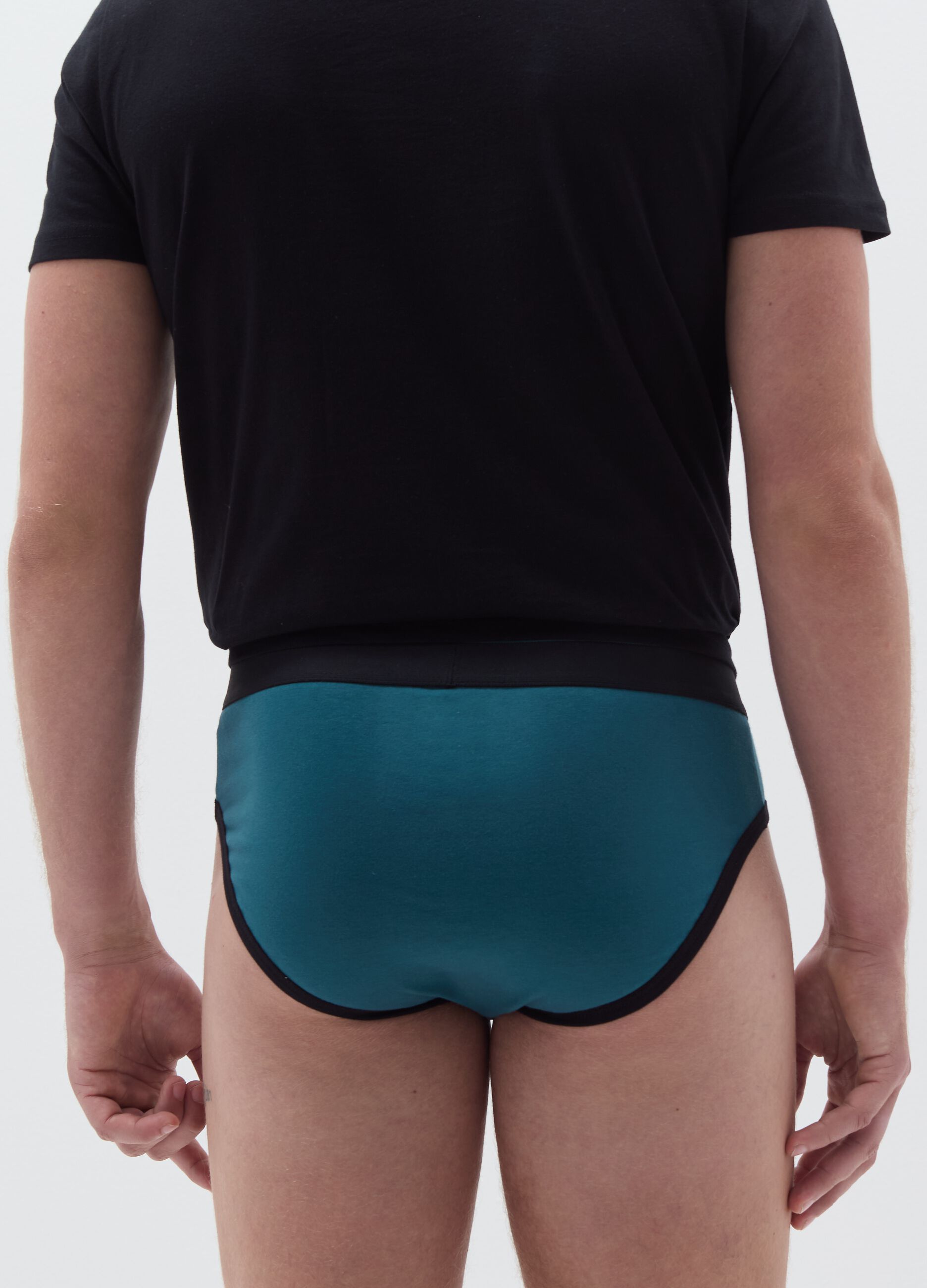 Three-pack briefs with contrasting piping