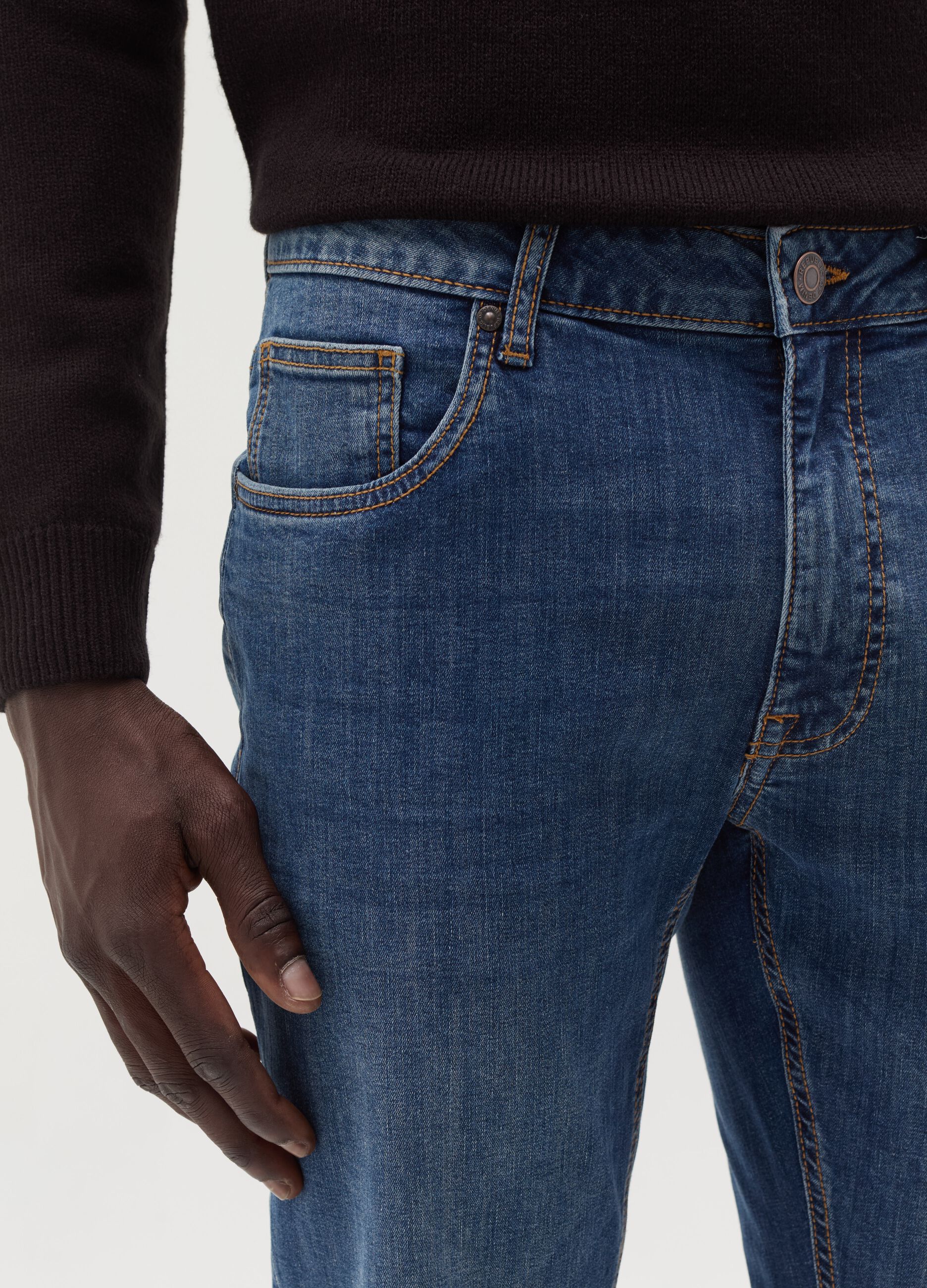 Slim-fit stretch jeans with five pockets