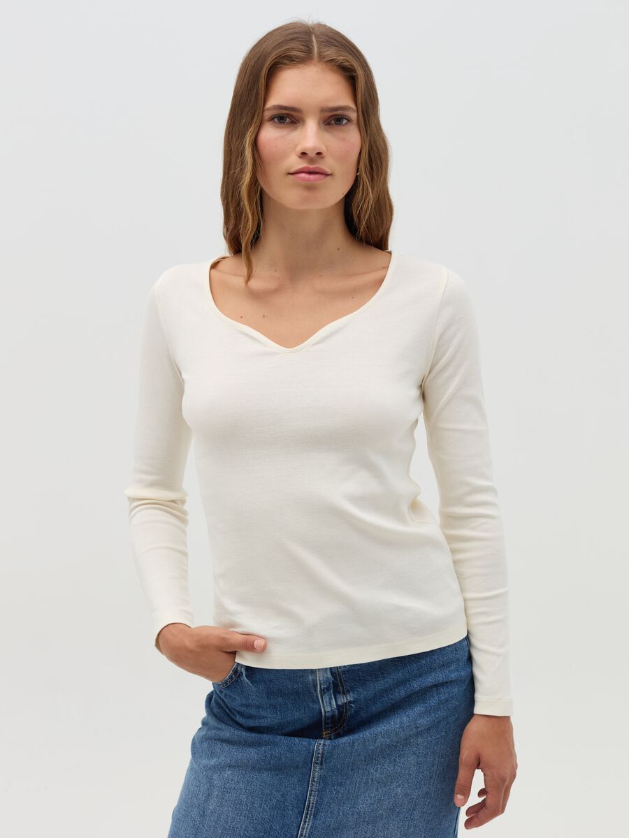 Long-sleeved T-shirt with sweetheart neckline_1