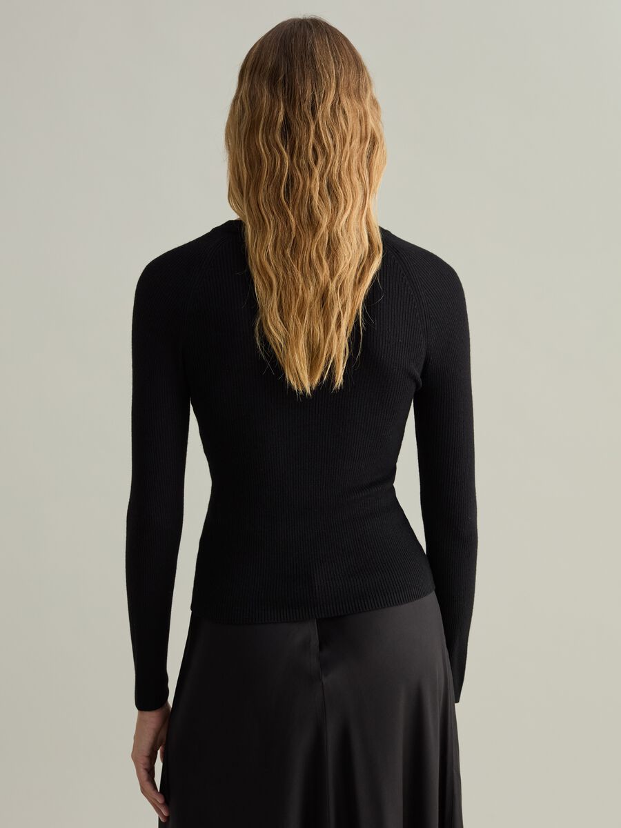 Contemporary ribbed top with raglan sleeves_3