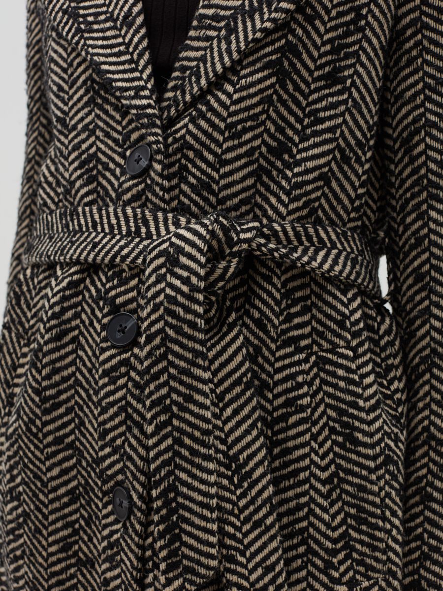 Long coat with herringbone design_3