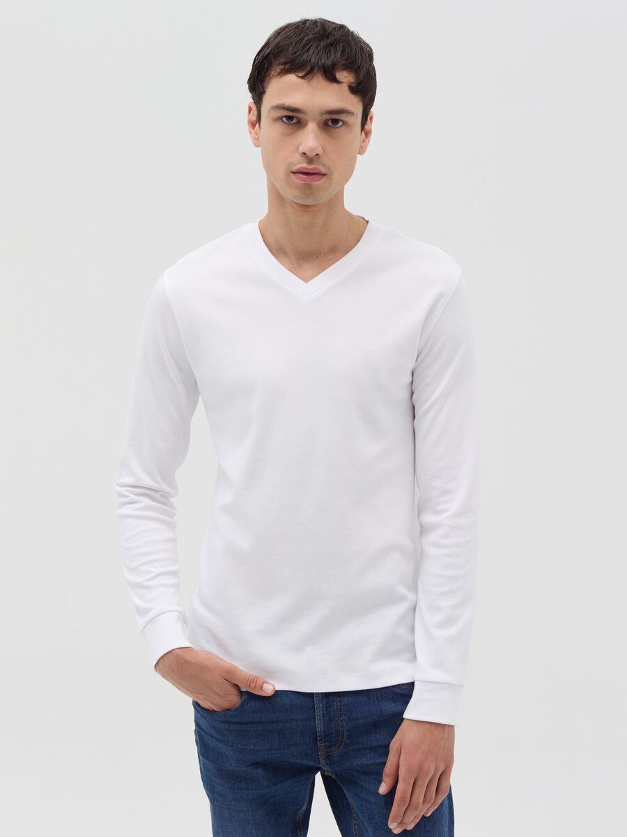 Long-sleeved T-shirt with V neck_1