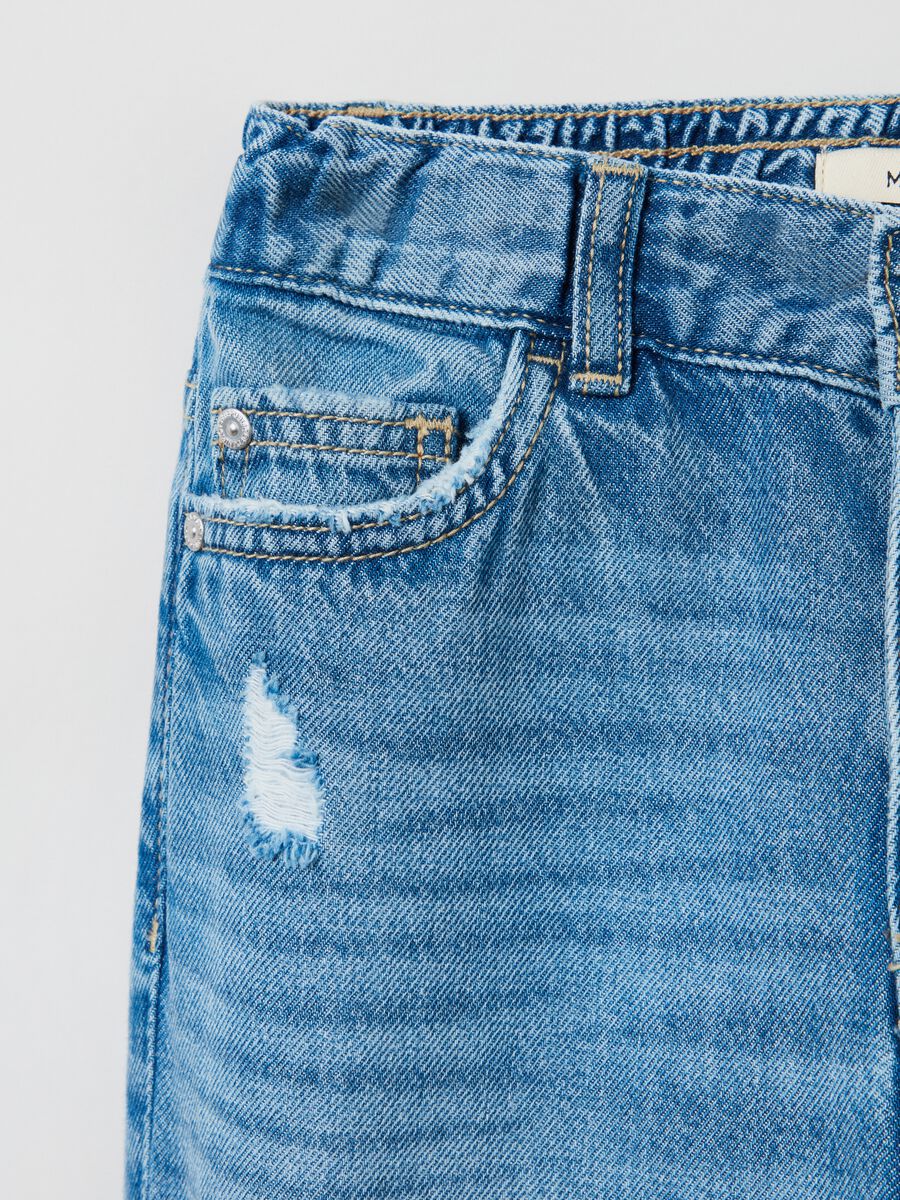 Five-pocket mum-fit jeans with abrasions_1