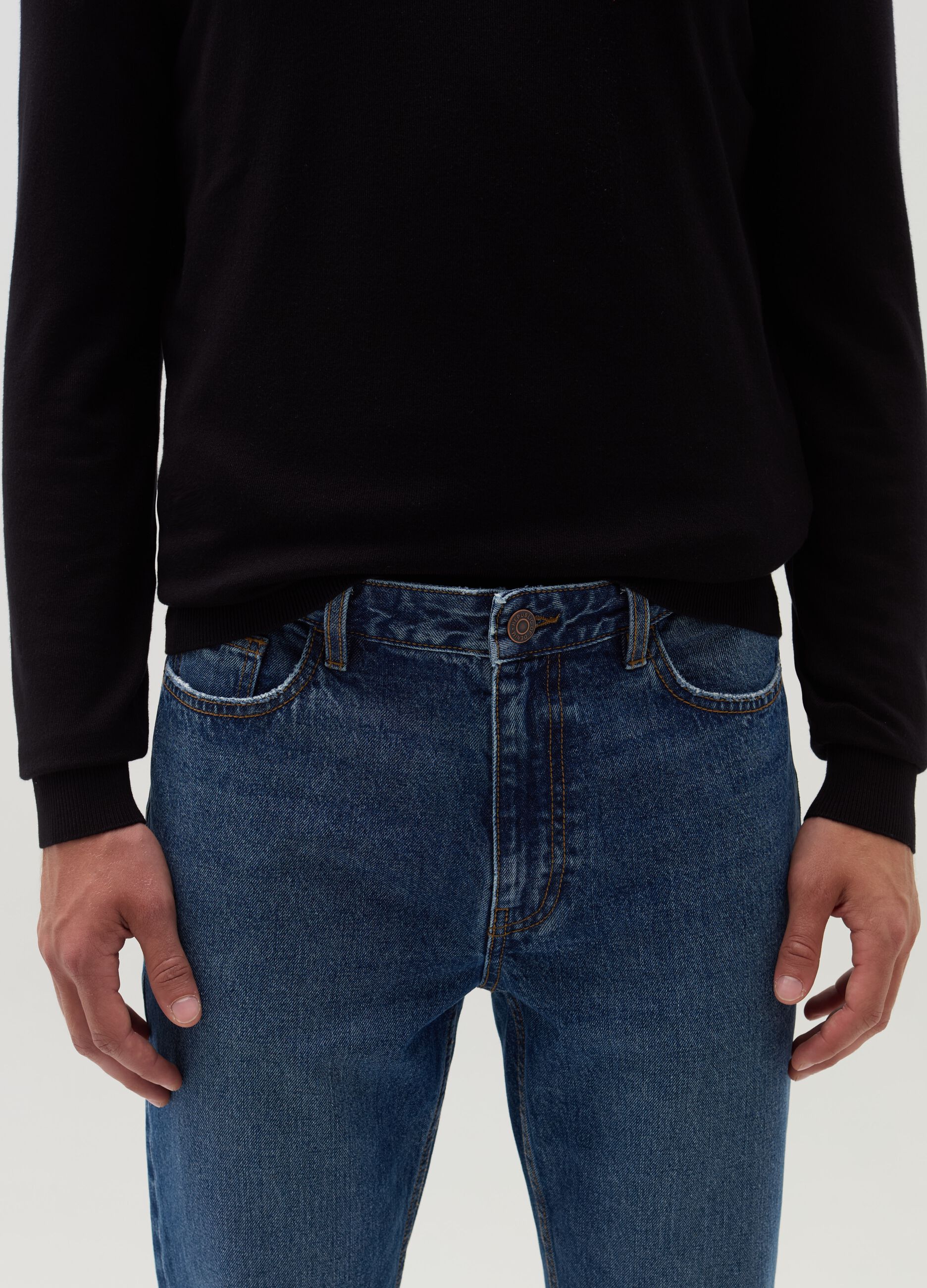 Relaxed-fit jeans with five pockets