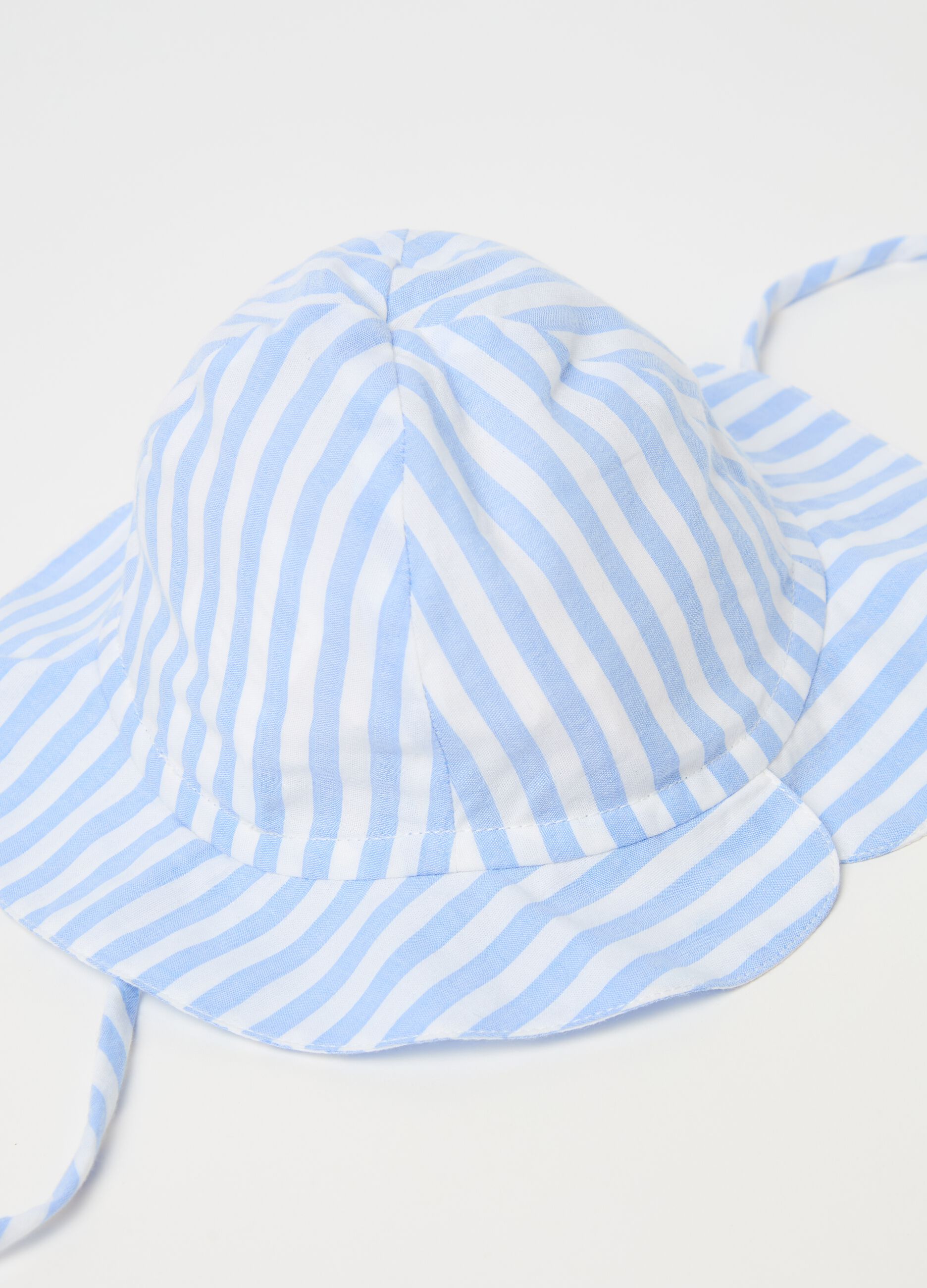 Cotton hat with striped pattern