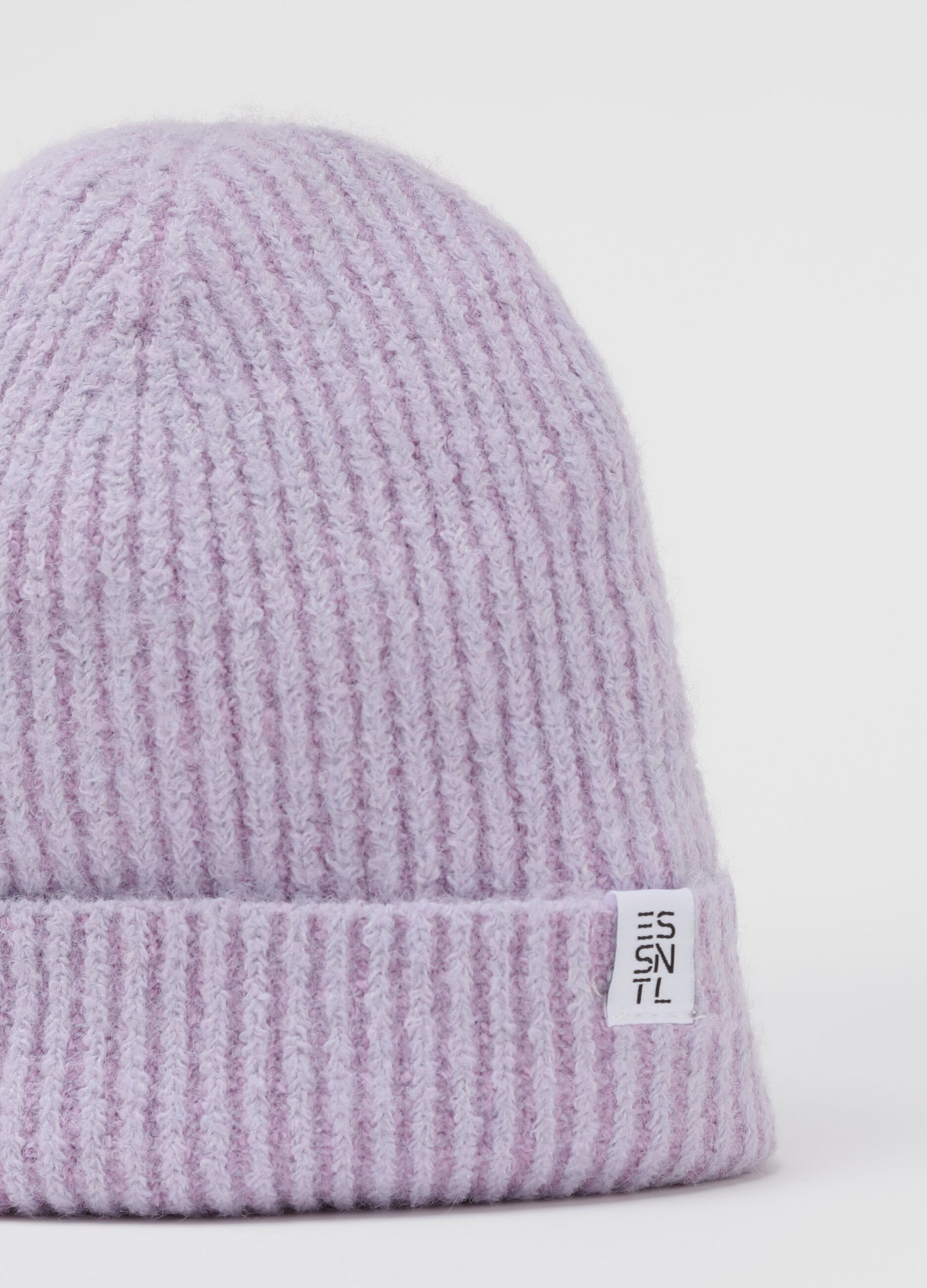 Essential hat in two-tone ribbing