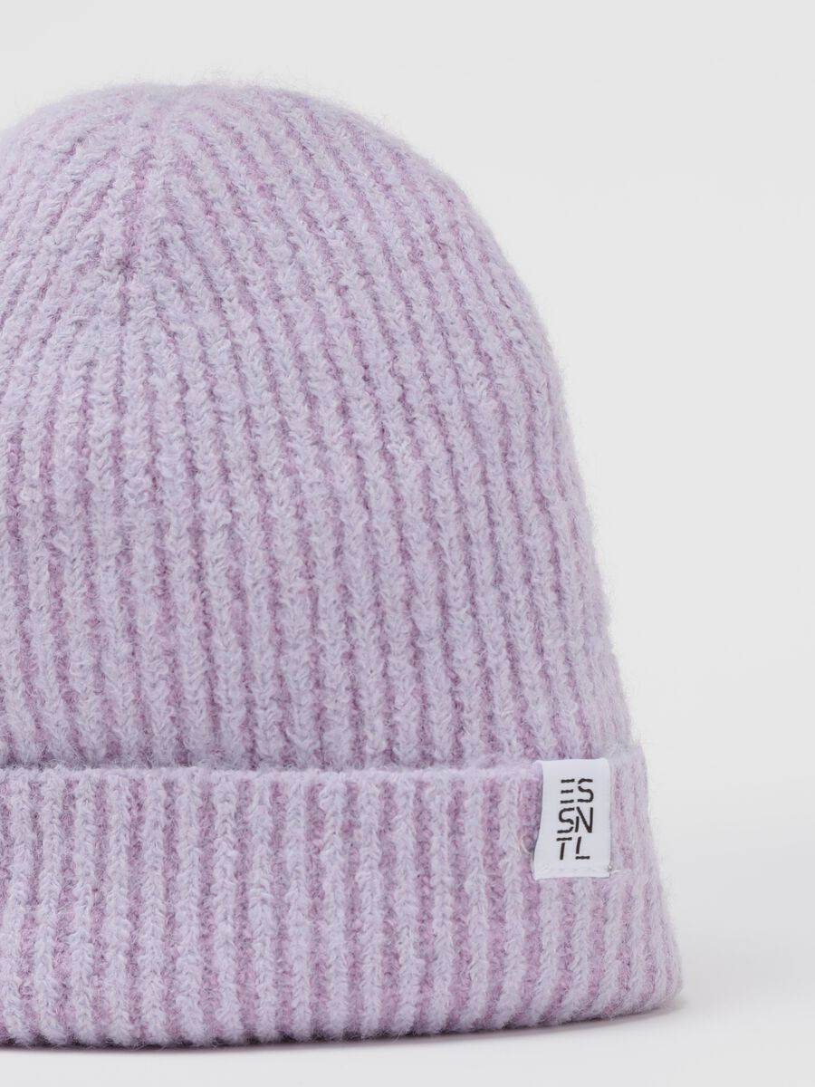 Essential hat in two-tone ribbing_2