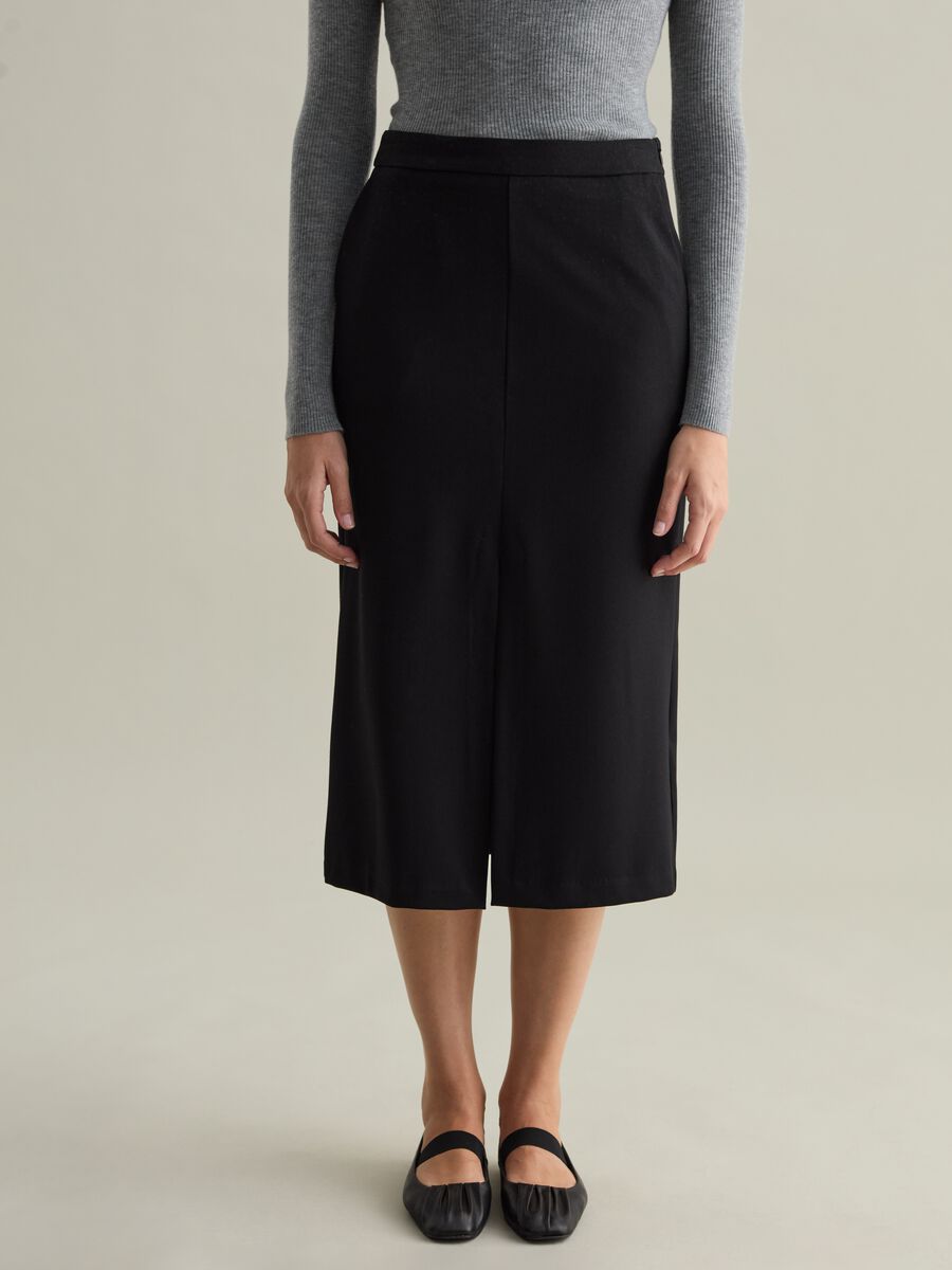 Contemporary midi skirt with split_1