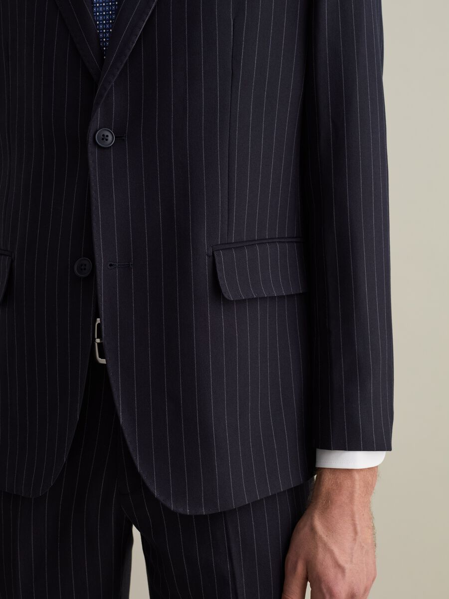 Easy-fit pinstriped blazer_5