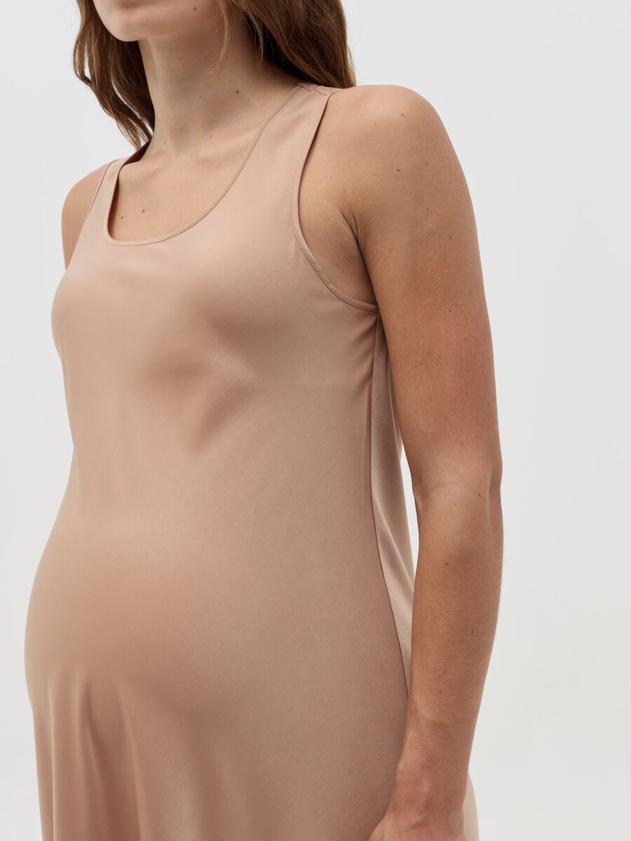 Sleeveless maternity dress in satin_2