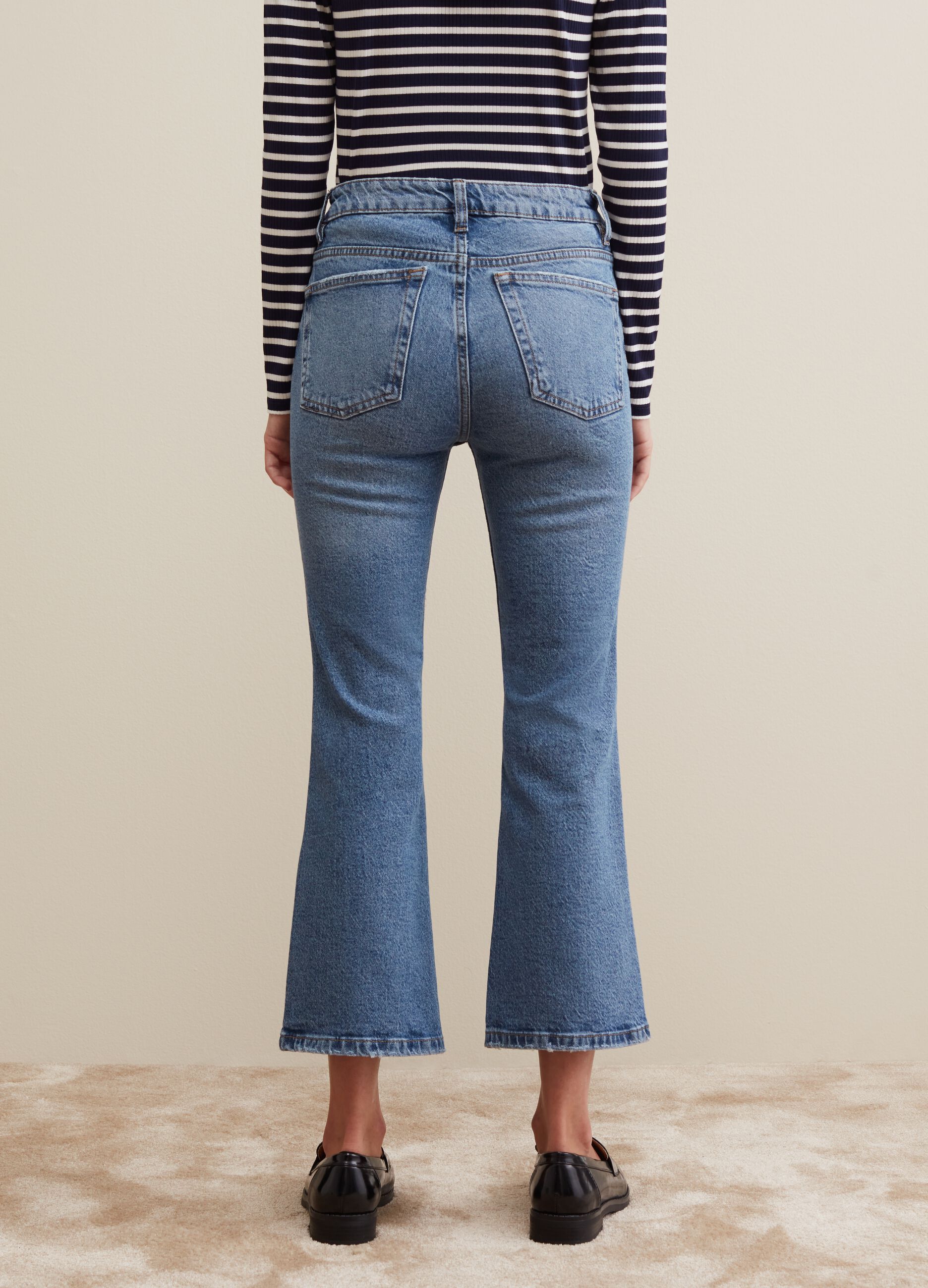 Flare-fit cropped jeans