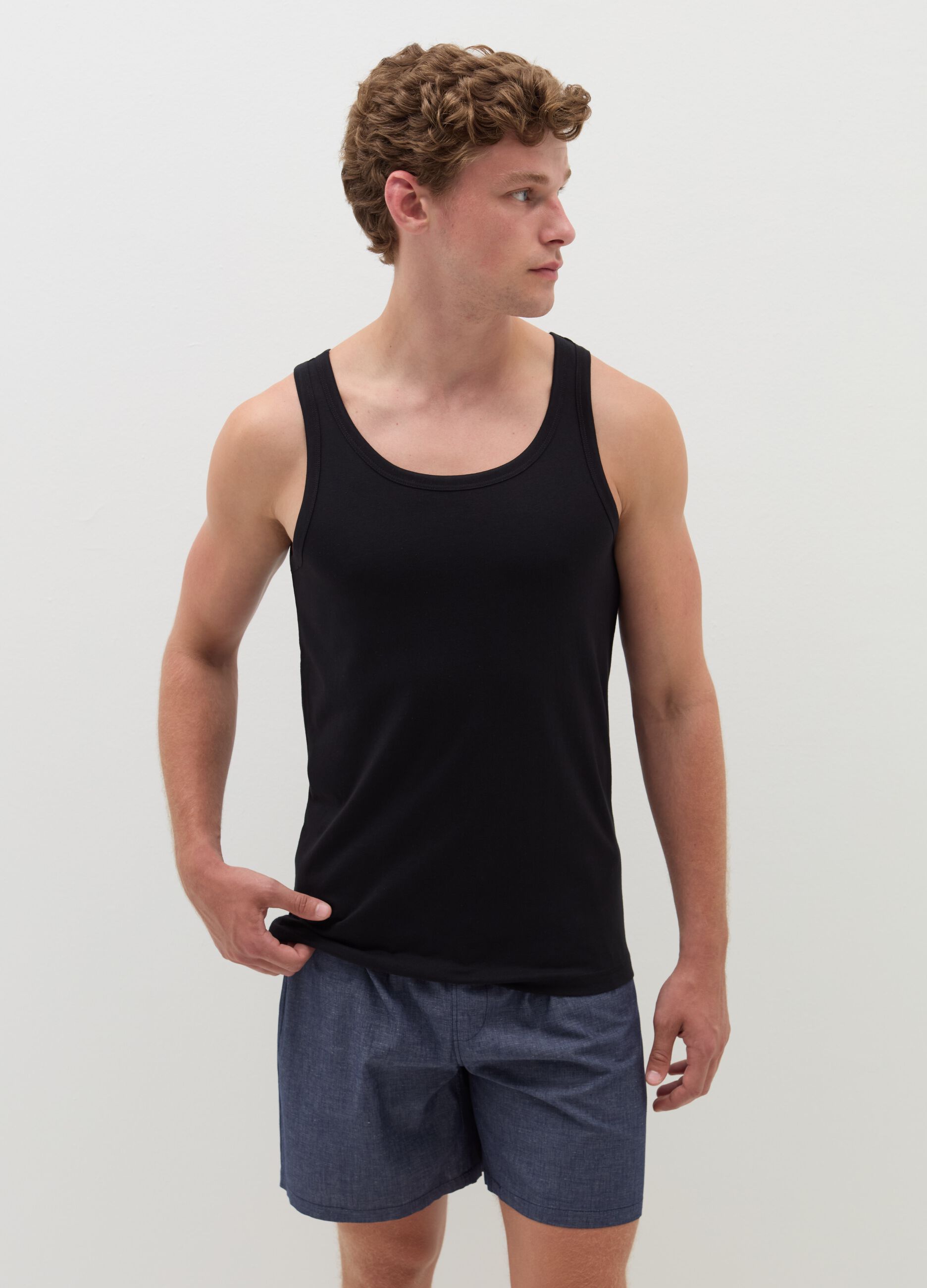 Organic cotton racerback vest with round neck