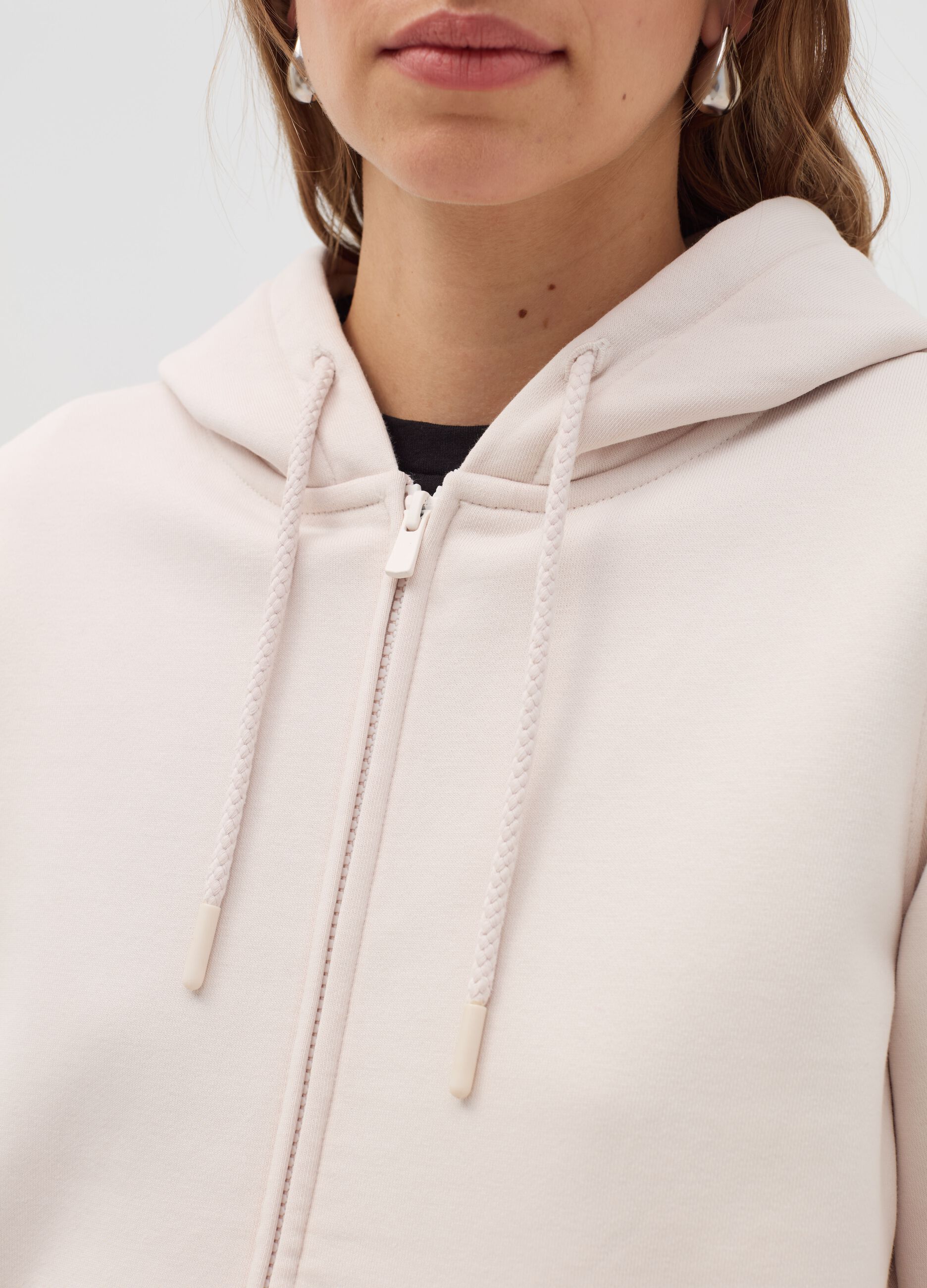 Essential sweatshirt with hood