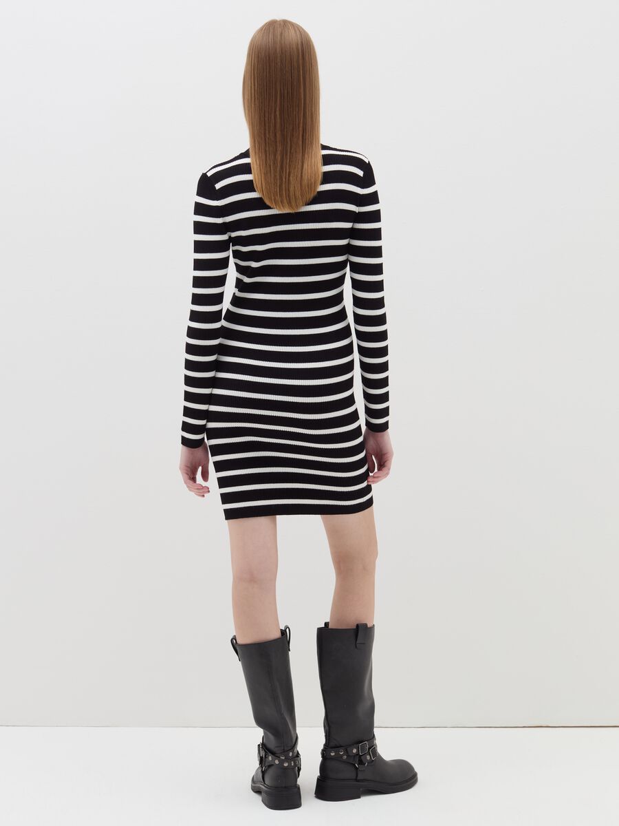 Short ribbed dress with striped pattern_2