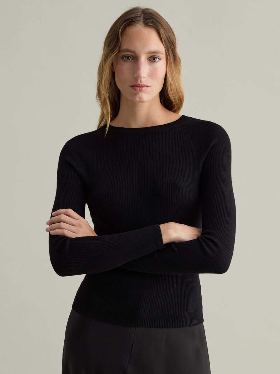 Contemporary ribbed top with raglan sleeves_1