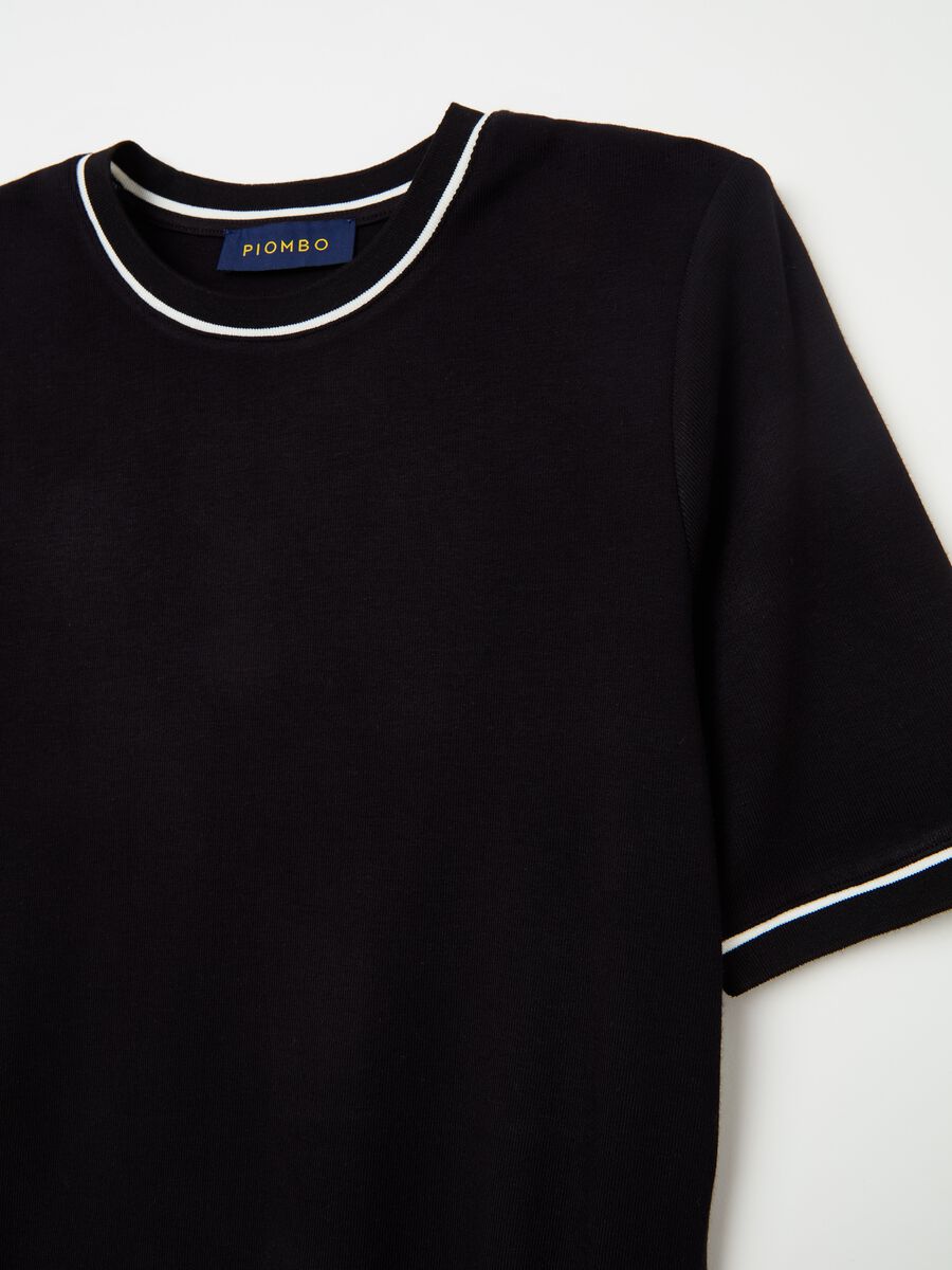 Contemporary T-shirt with contrasting piping_5
