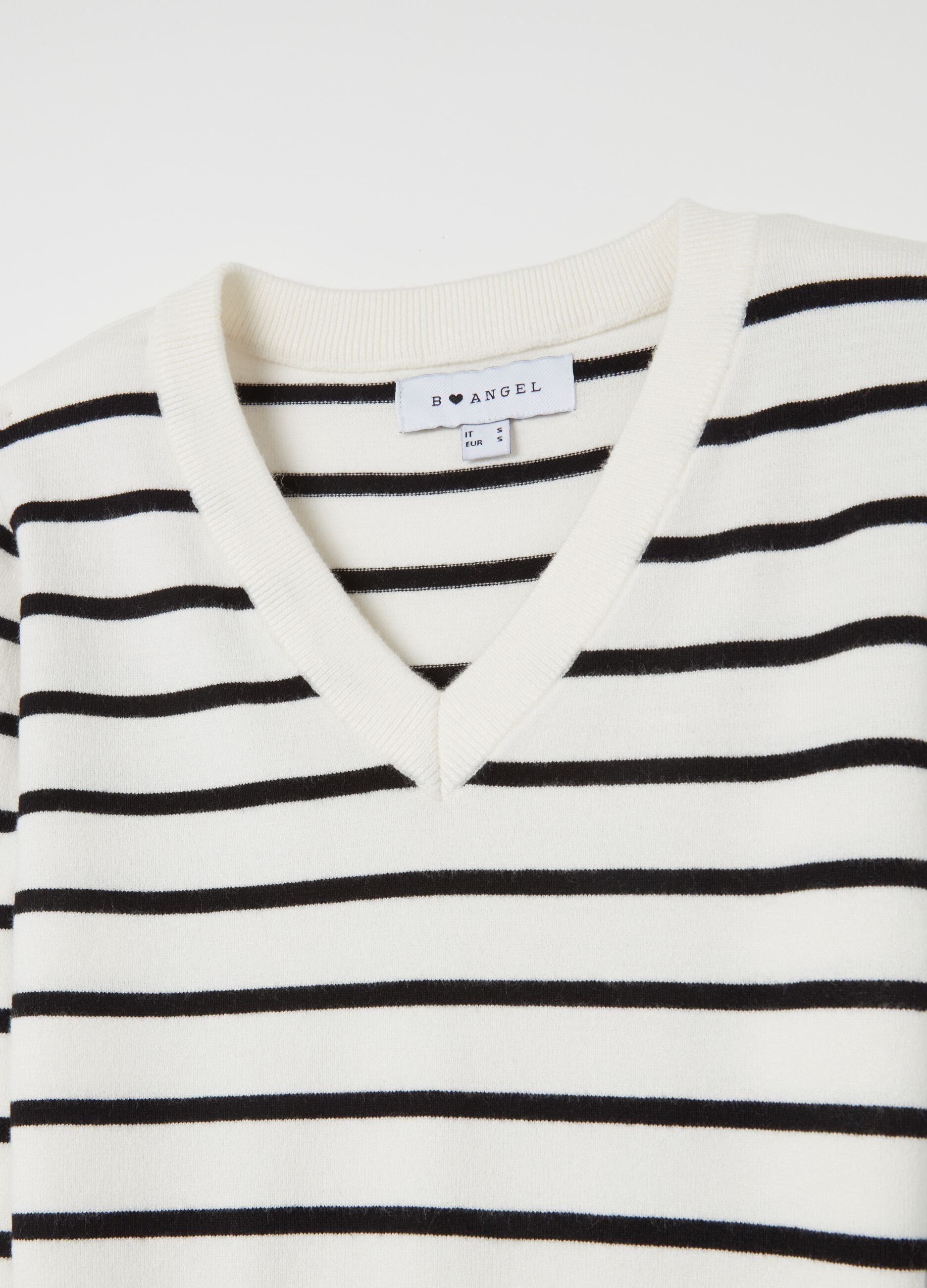 Crop pullover with V neck and stripes