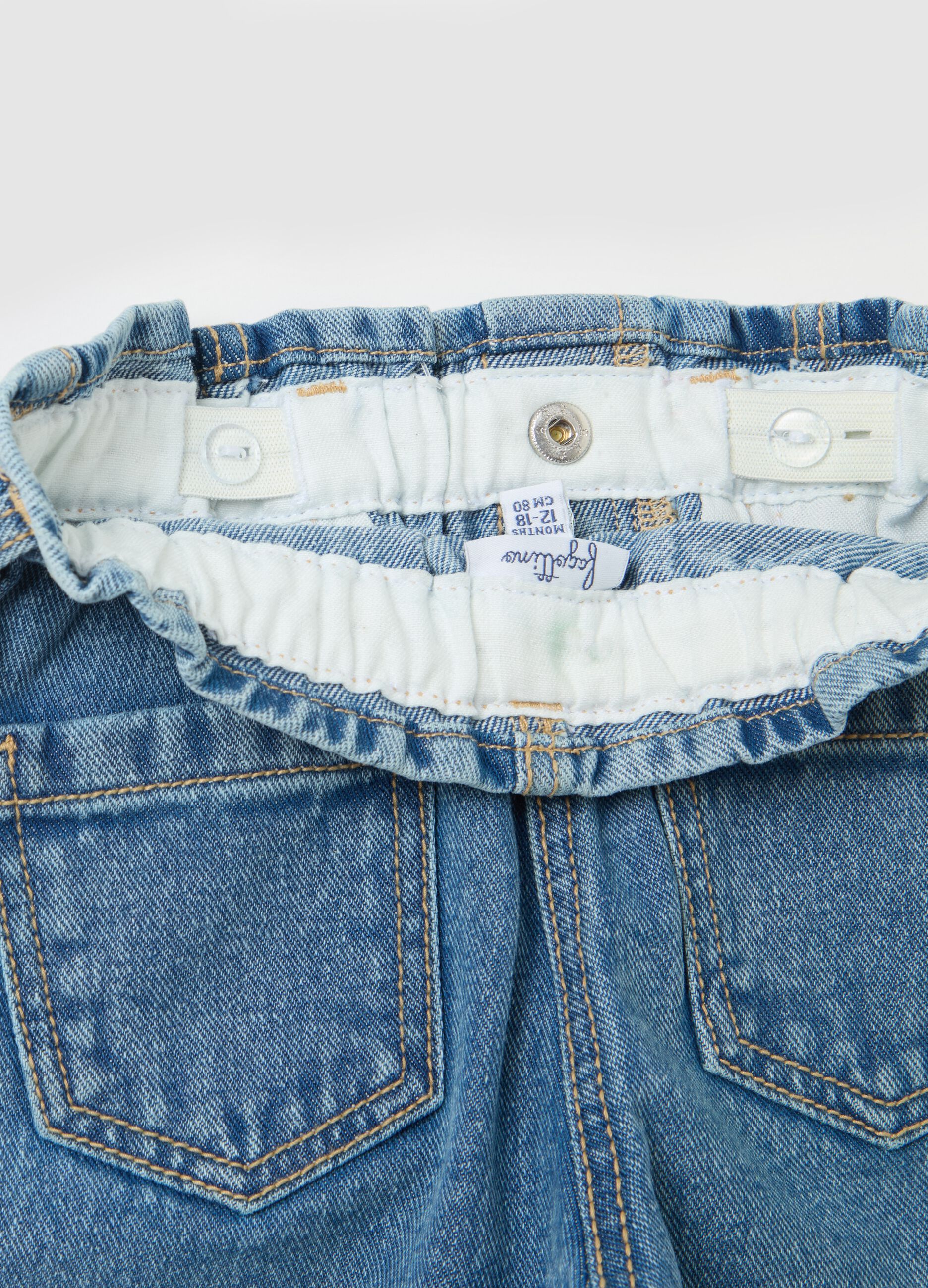 Jeans with pockets and flowers patch