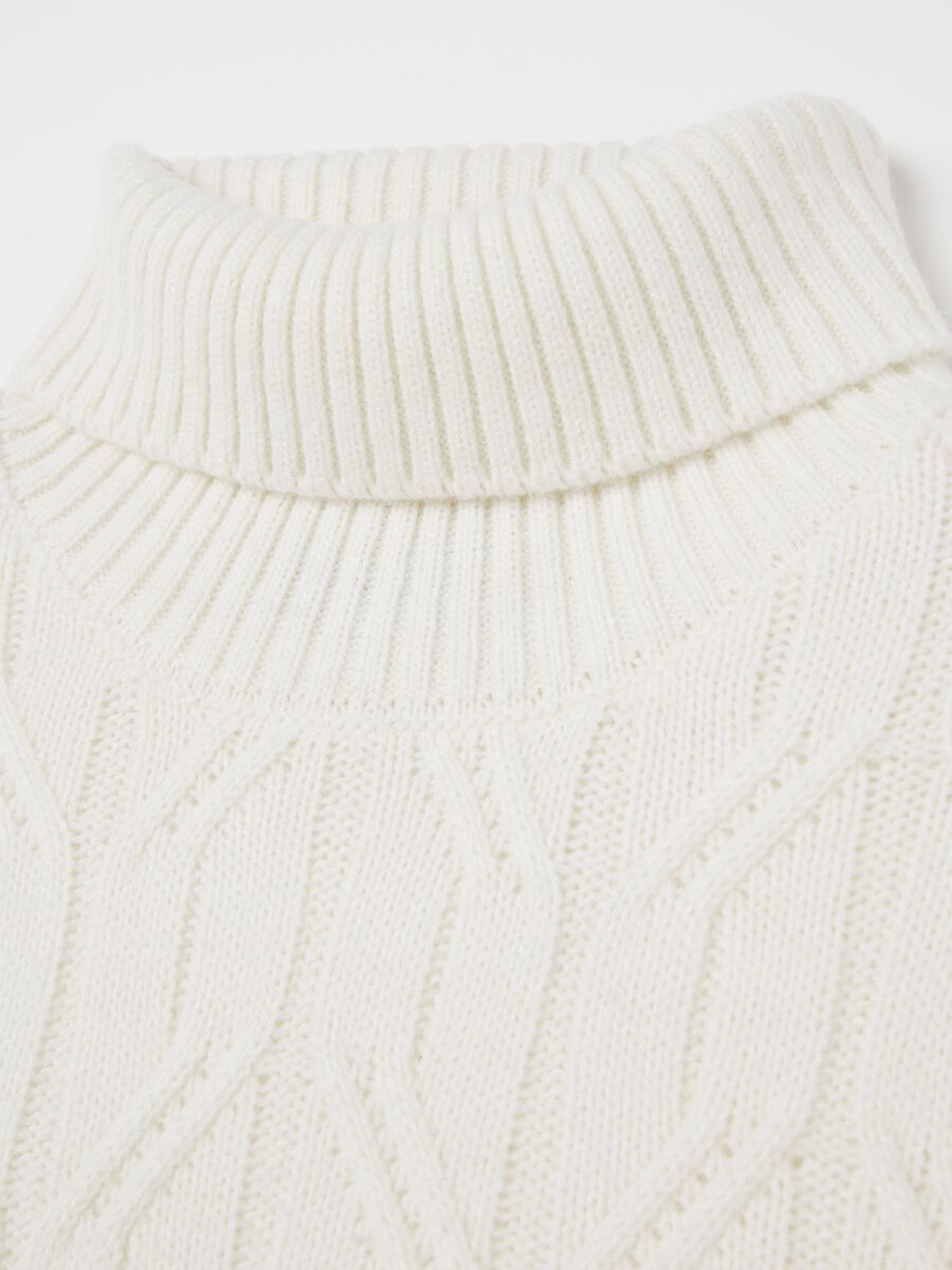 Contemporary cable-knit turtleneck_5