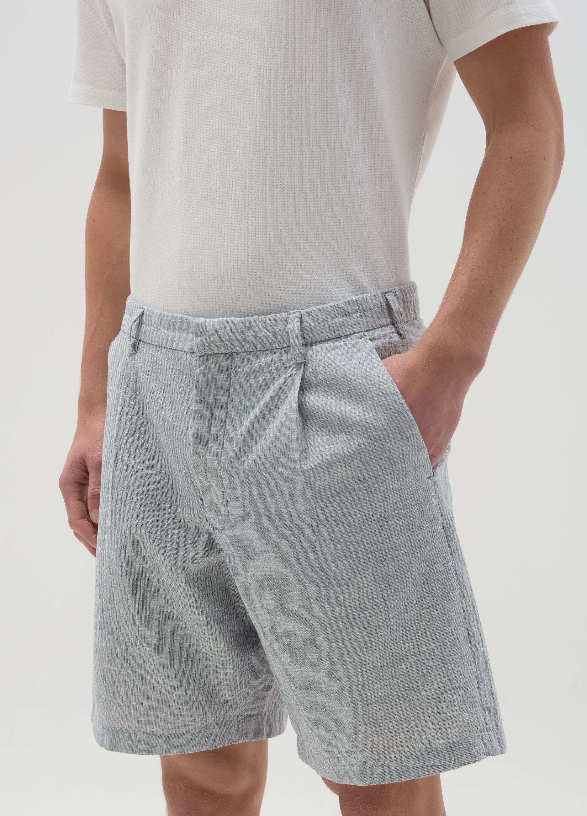 Chino Bermuda shorts with darts in cotton and linen